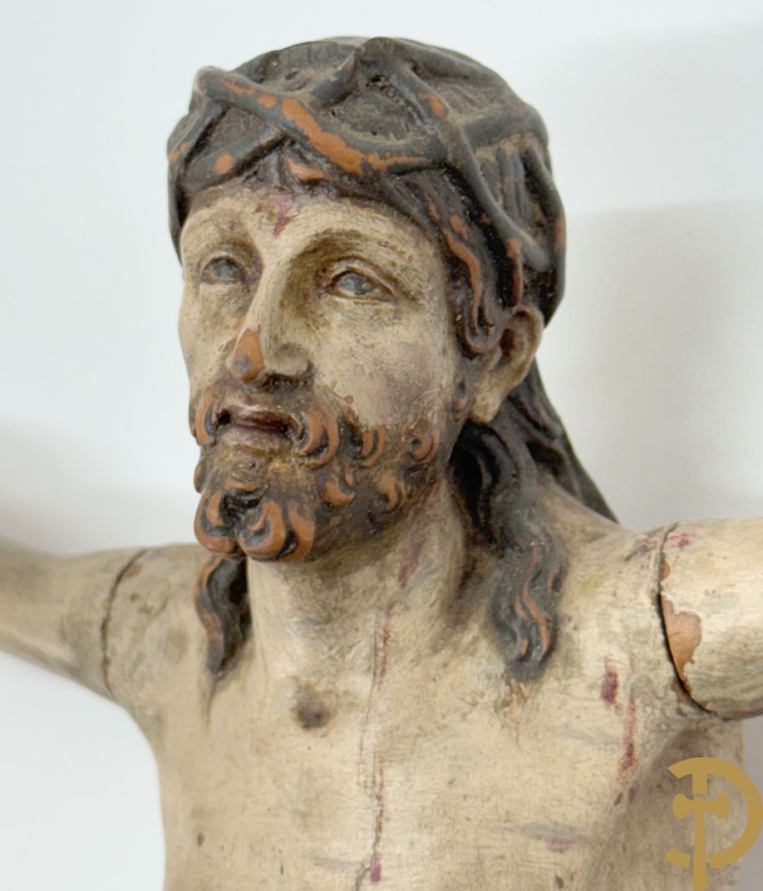 Twee houtgesculpteerde en gepolychromeerde corpussen, 18e