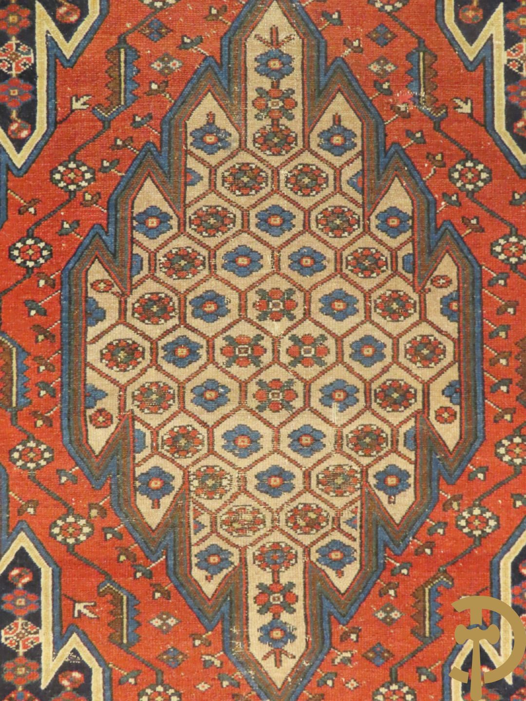 Drie oosterse handgeknoopte tapijten Kaukasus