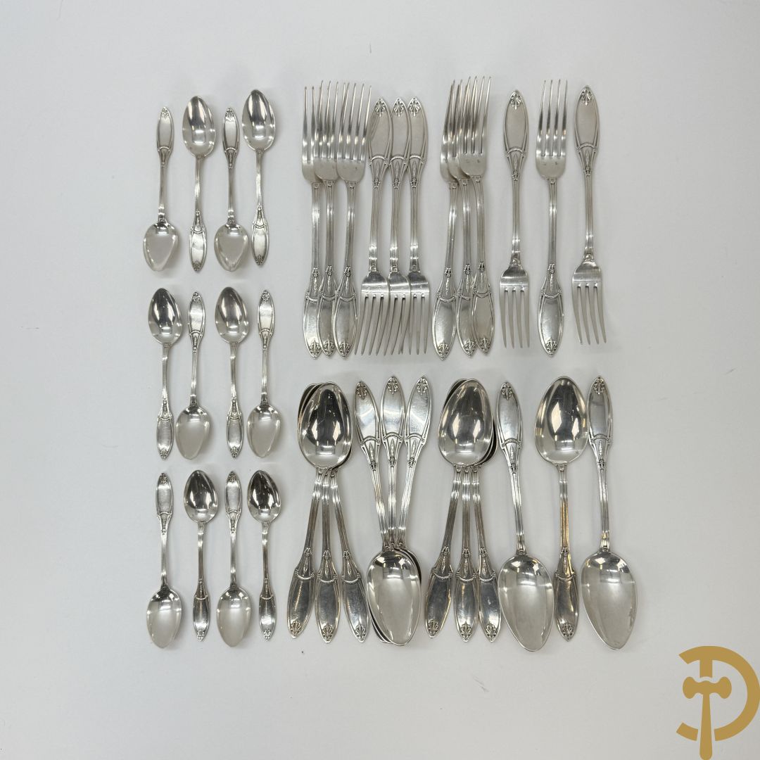 Massief zilveren bestek Delheid bestaande uit 12 vorken, 12 lepels en 12 koffielepels