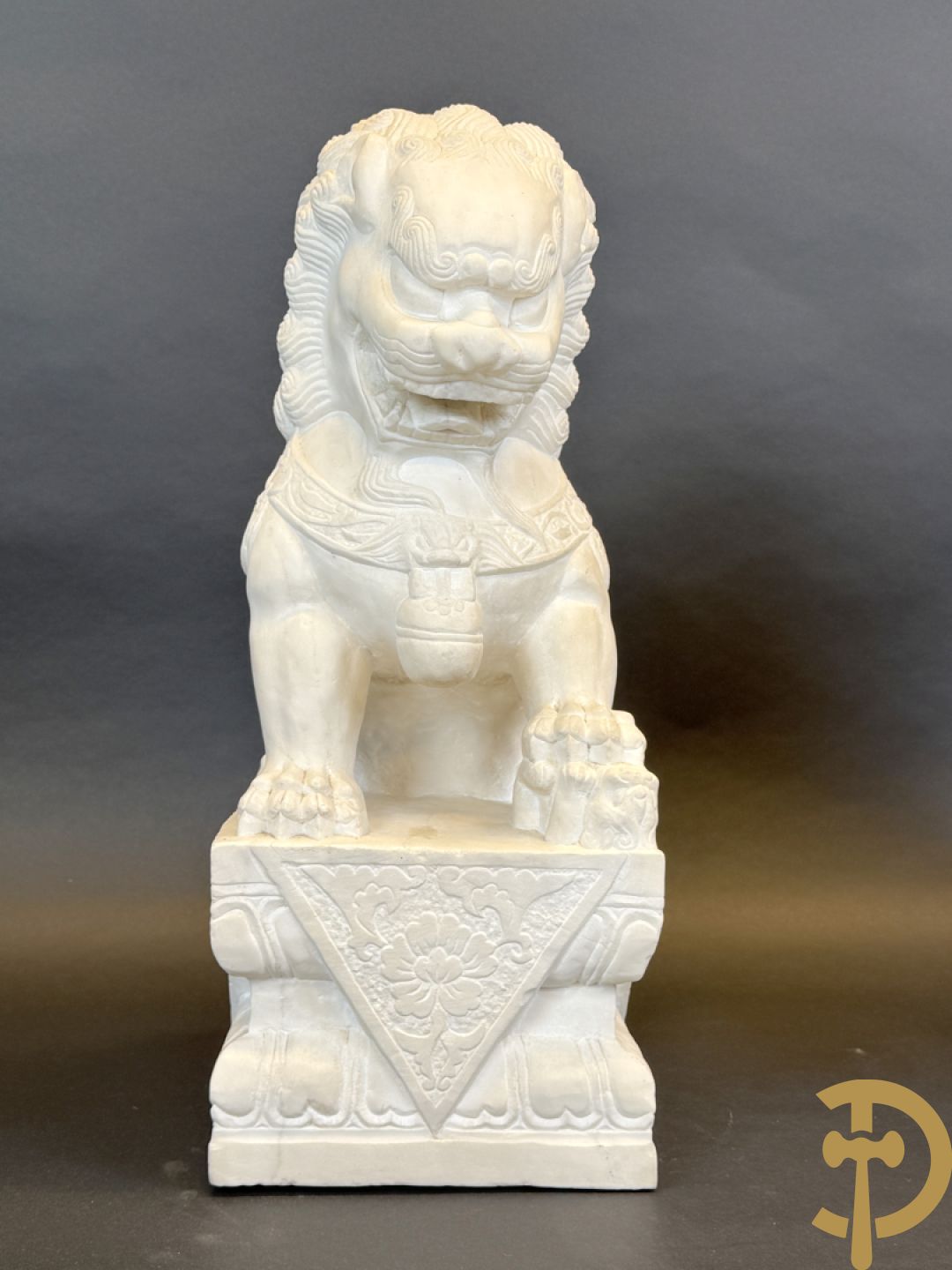 Paar handgesculpteerde marmeren fo-honden