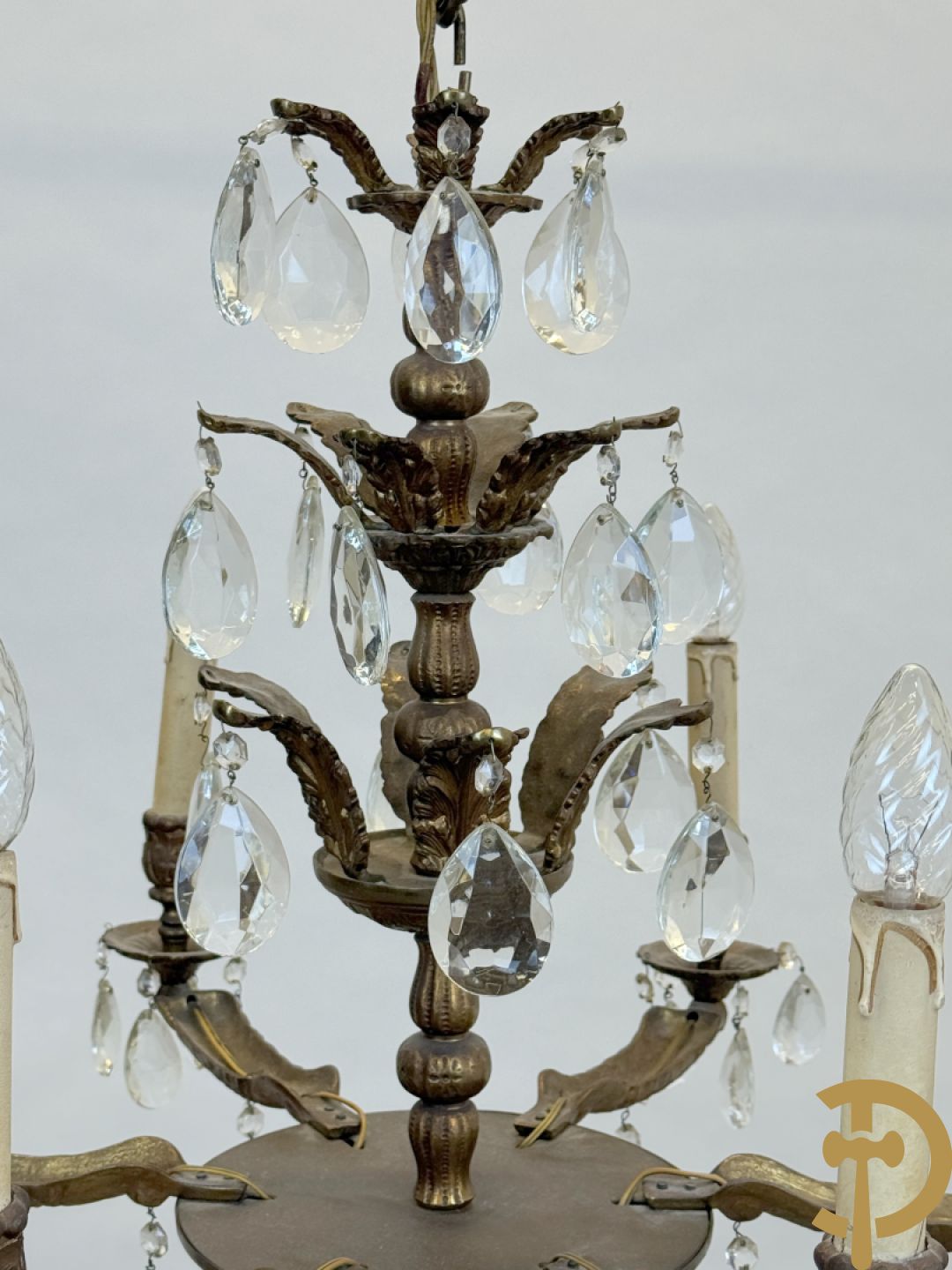 Zesarmige luchter met accanthusranken