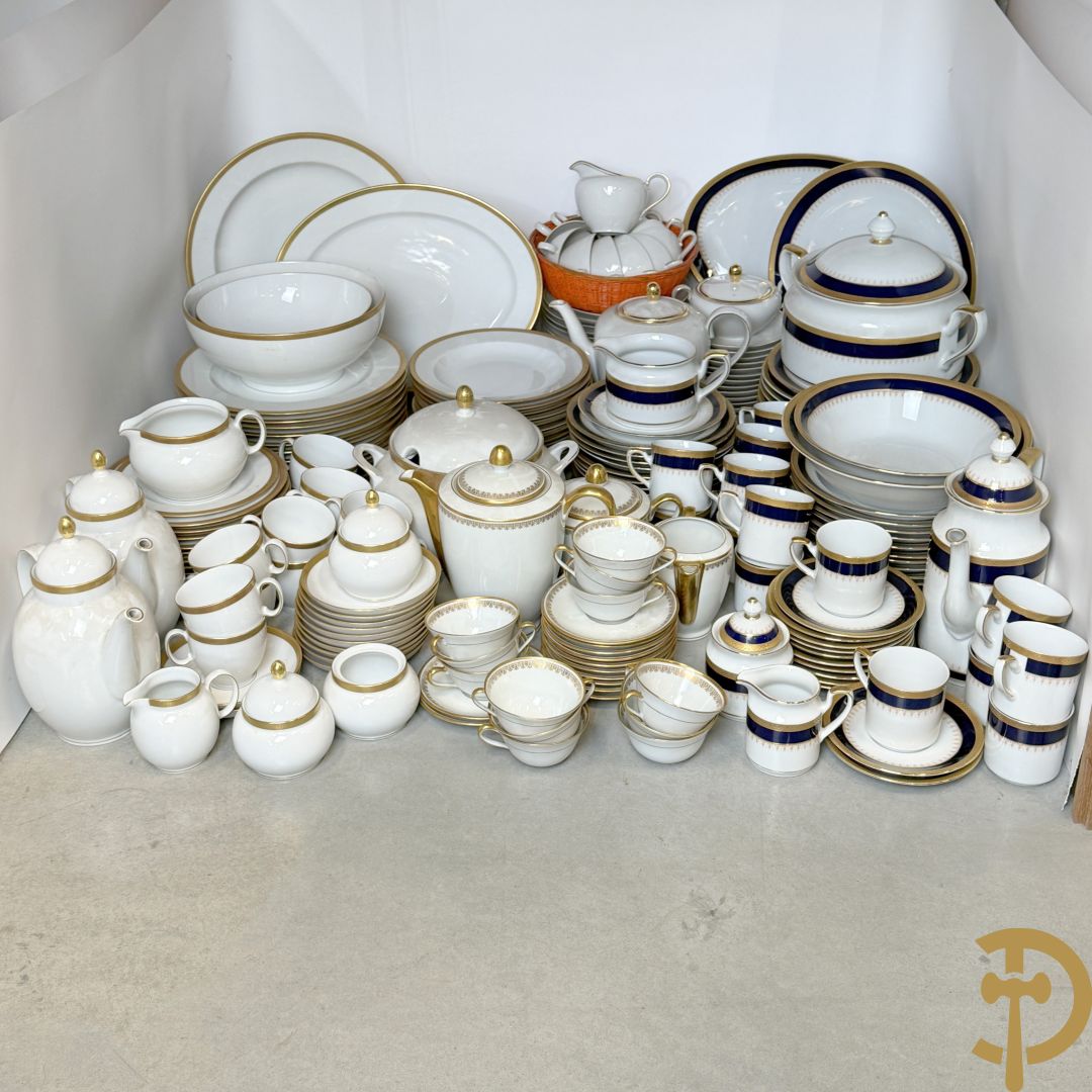 Wit porseleinen servies met vergulde rand, Eschenbach Germany + porseleinen servies met blauwe rand, Winterling Kirchenlamitz Bavaria