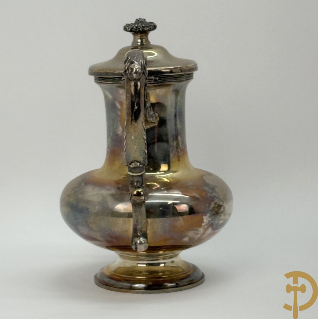 Zilveren koffiekan + bijhorende melk- en suikerpot, Louis XV stijl