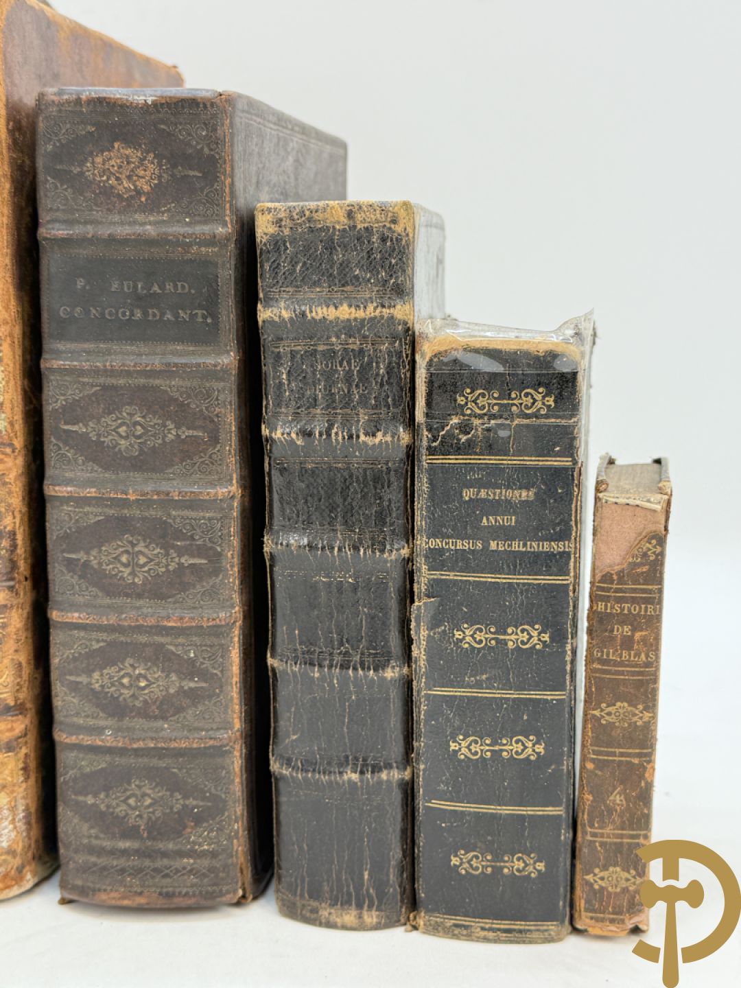 Reeks oude theologische boeken met lederen kaft 17e-18e w.o. Moralis Christiana, Missale Romanum  en Bibliorum Concordantia