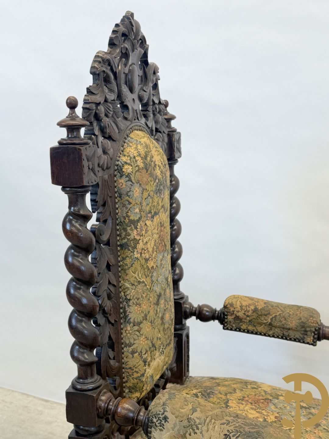 Paar massief eiken jacht armzetels met sculptuur van bladranken en vogelmotieven