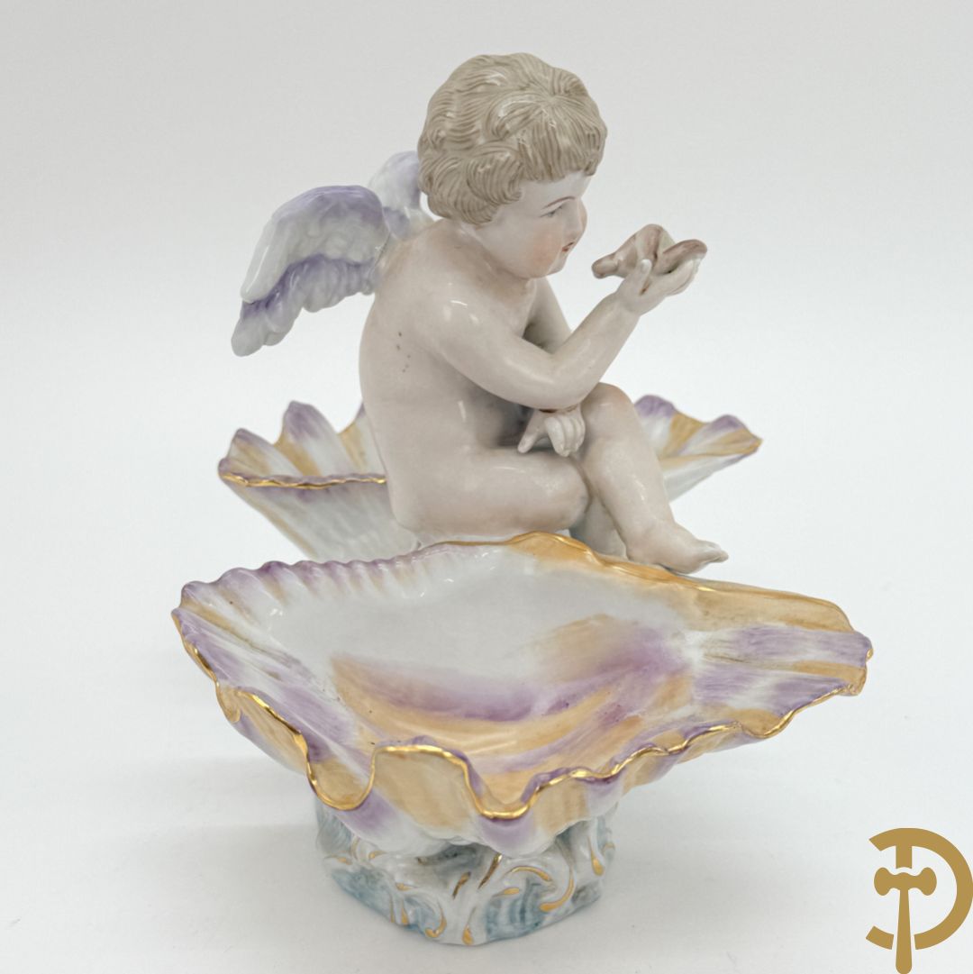 Porseleinen spiegel met cupido en bloemen bezet + porseleinen beeld met cupido en rocailles