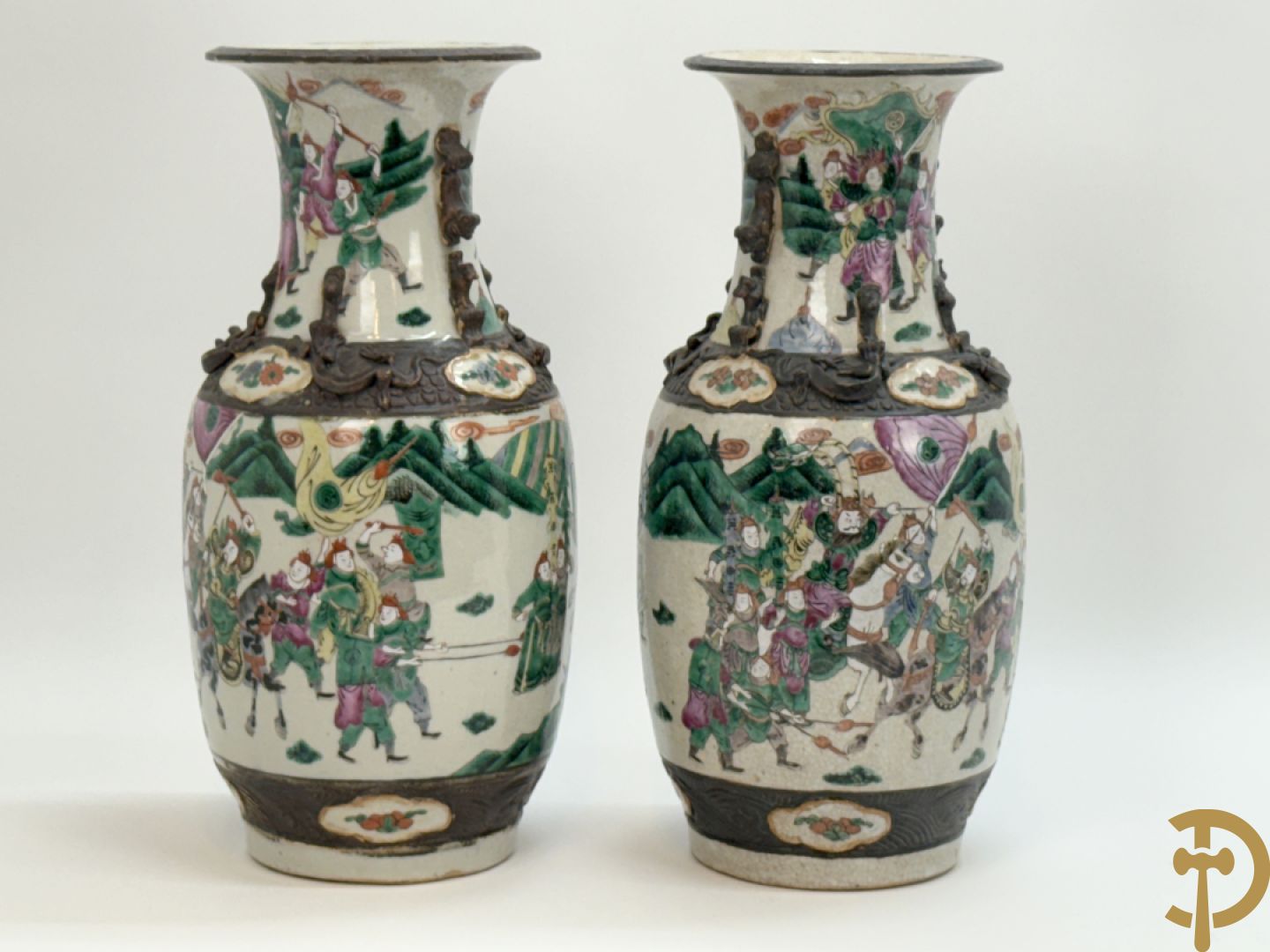 Twee Nankinvazen met geanimeerd krijgerdecor