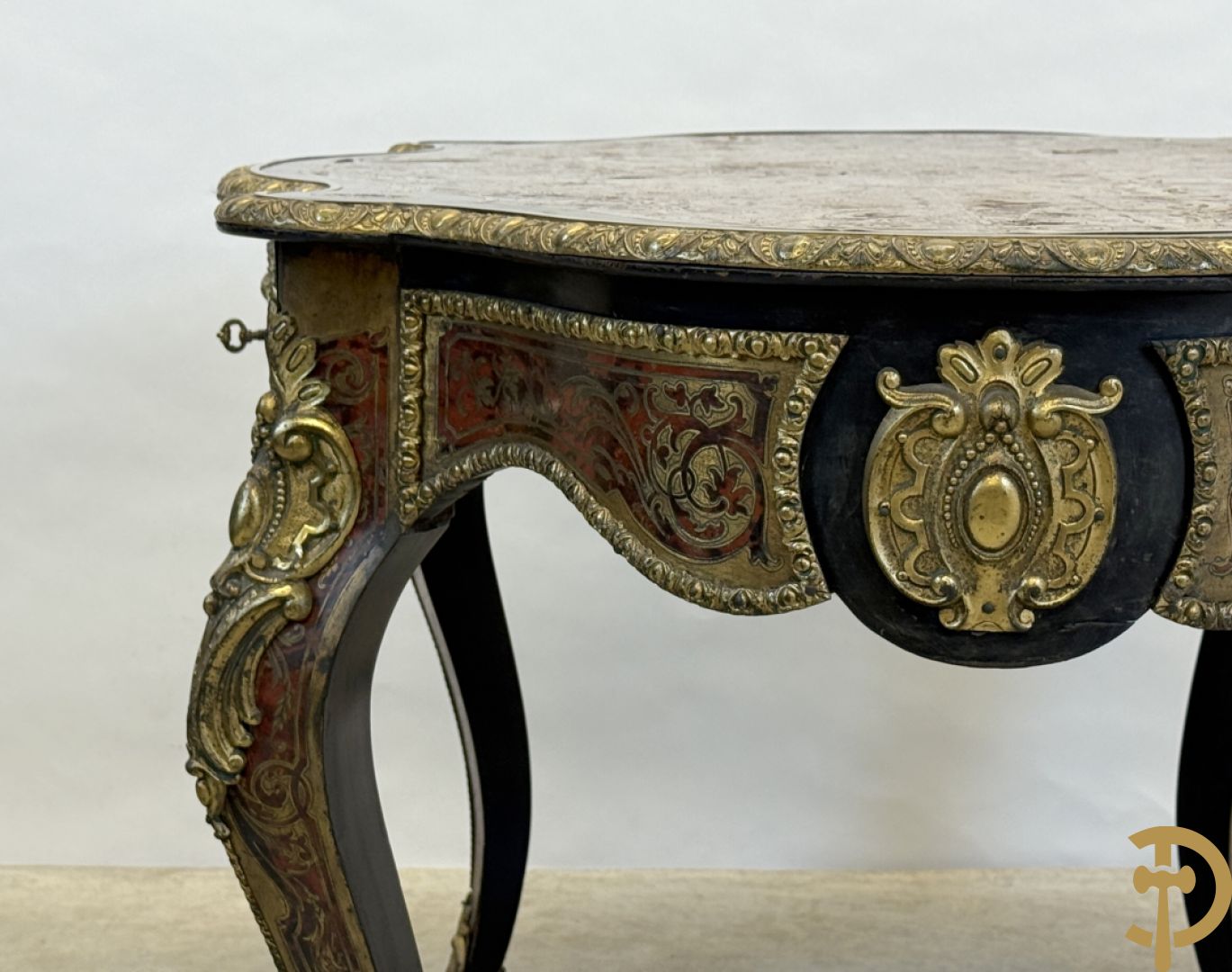 Boulle tafel met lade, Napoleon III, met mooi koperinleg en bronzen ornamenten, 19e