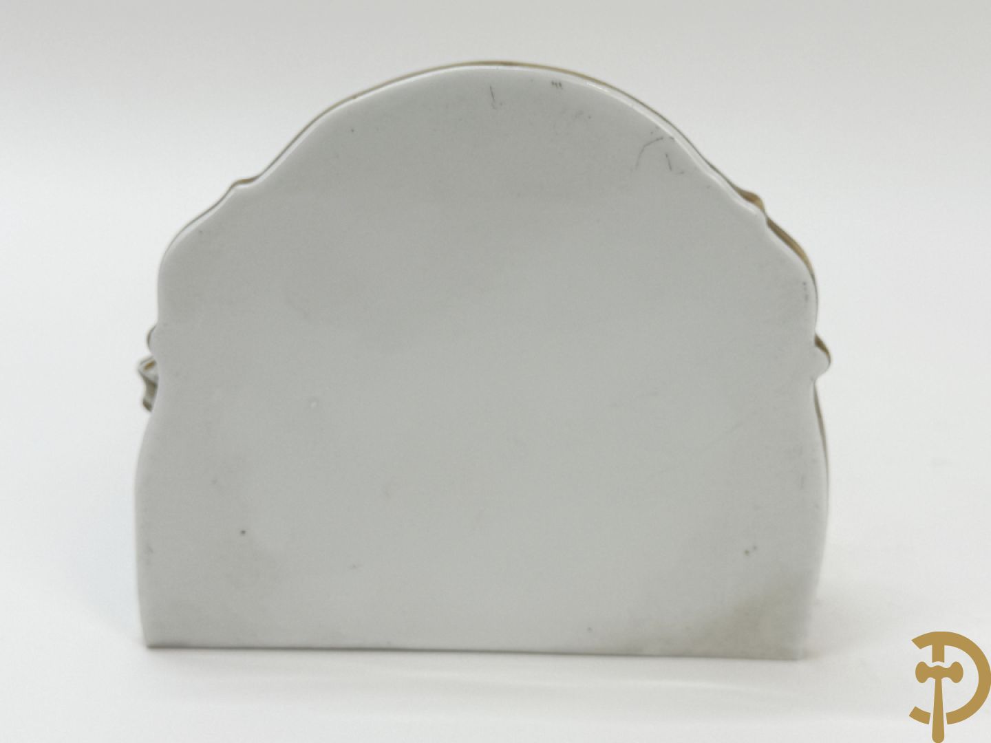 Paar porseleienen consooltjes met cupido