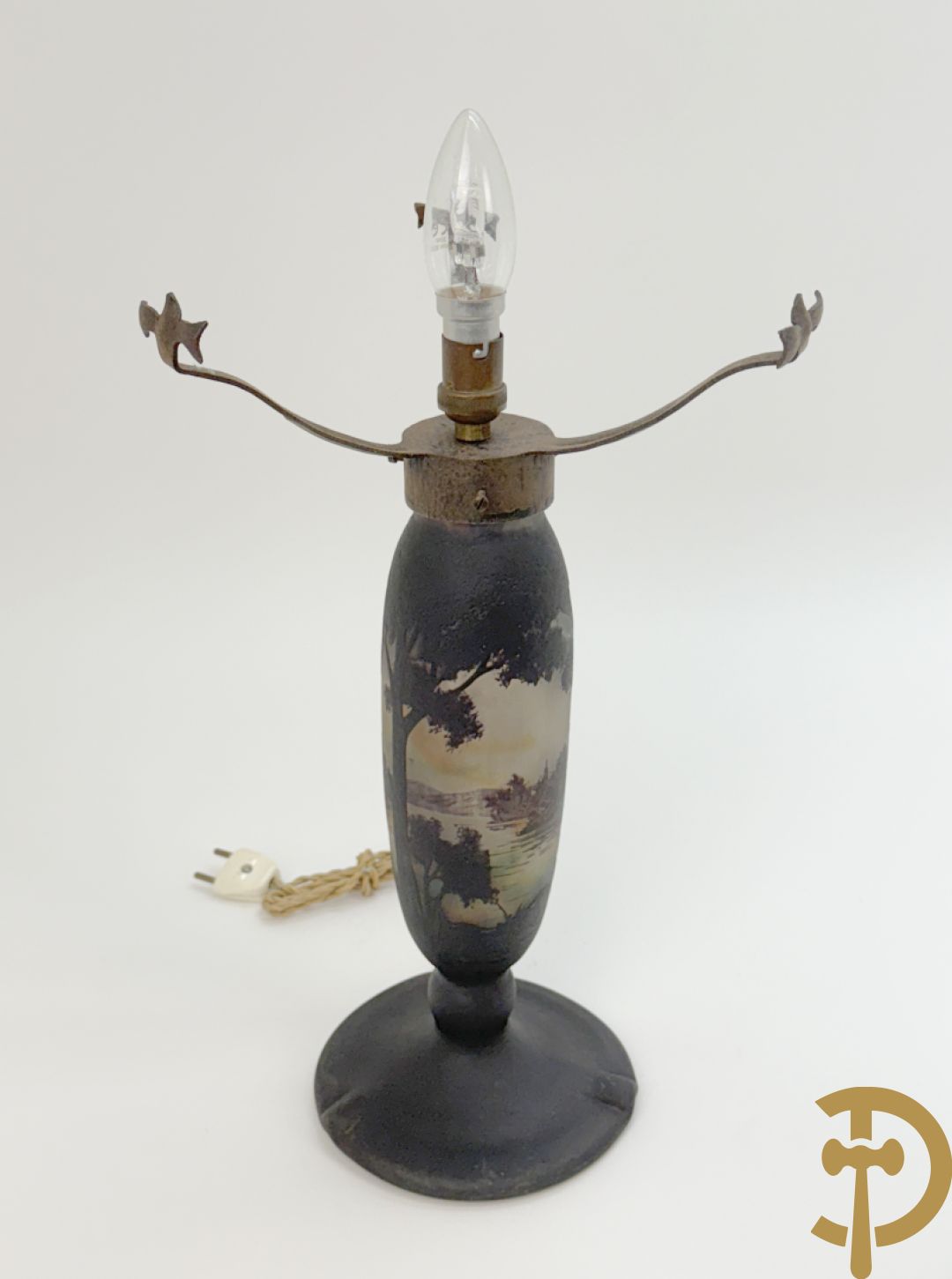 Pate de verre lampadaire Art Deco met geïriseerd lanschapsdecor, Müller Frères Luneville getekend