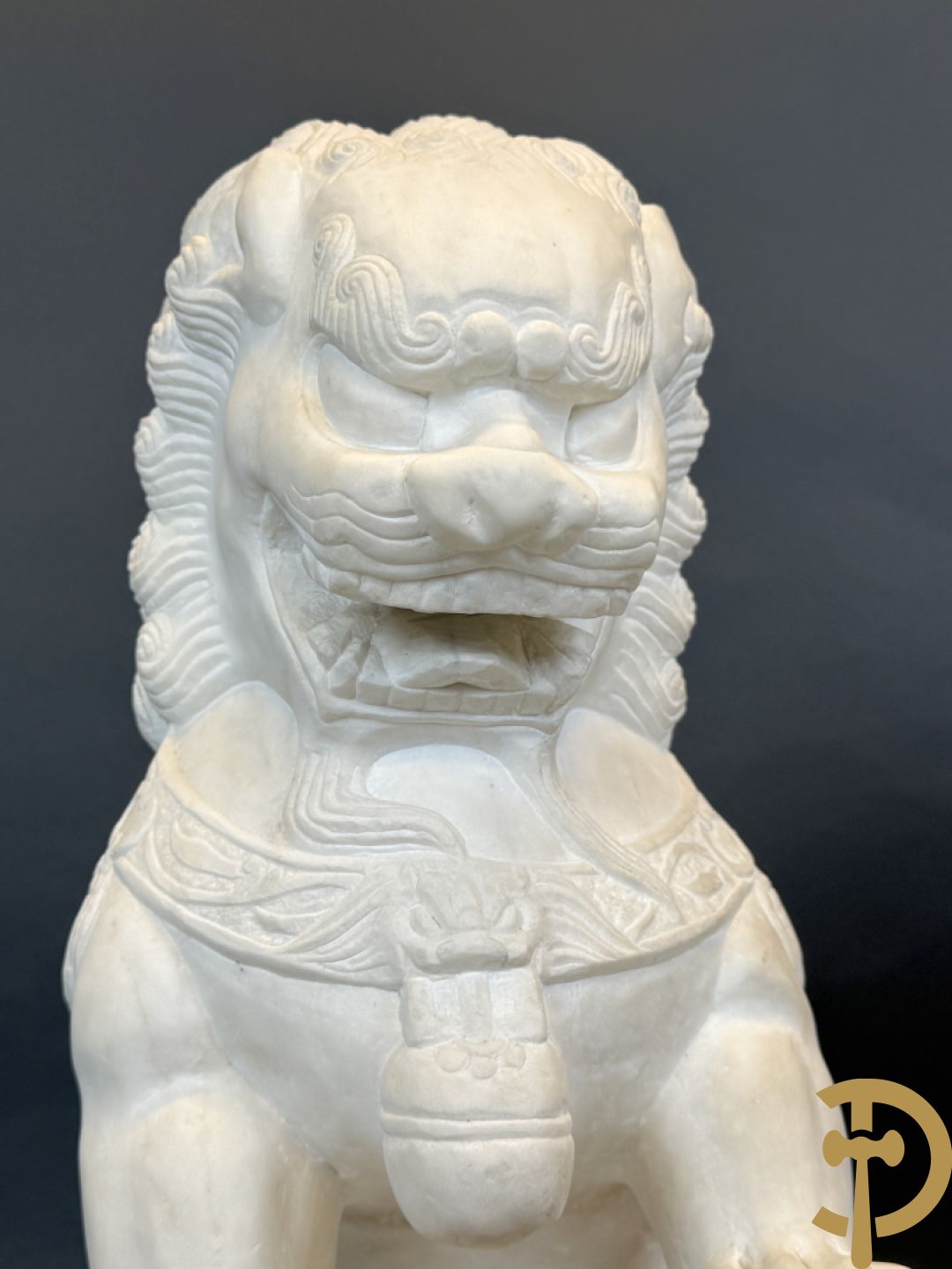 Paar handgesculpteerde marmeren fo-honden