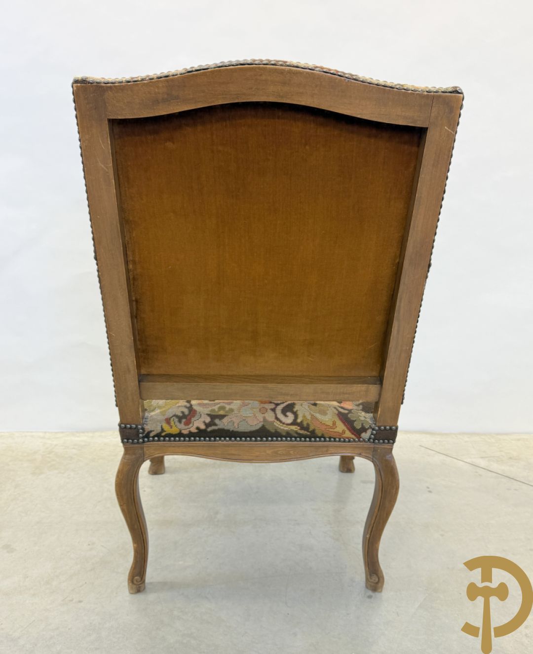 Armzetel Louis XIV met petit points + voetbankje