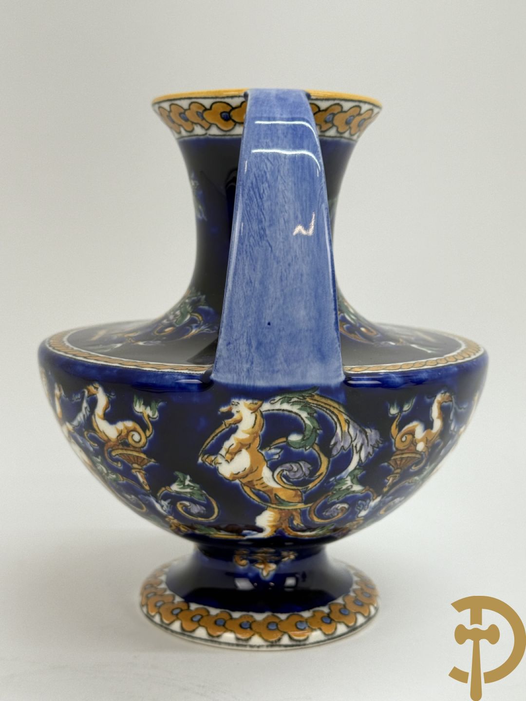 Gien schaal, 2 borden, coupe en 2 vazen met cupidodecor, decor 54