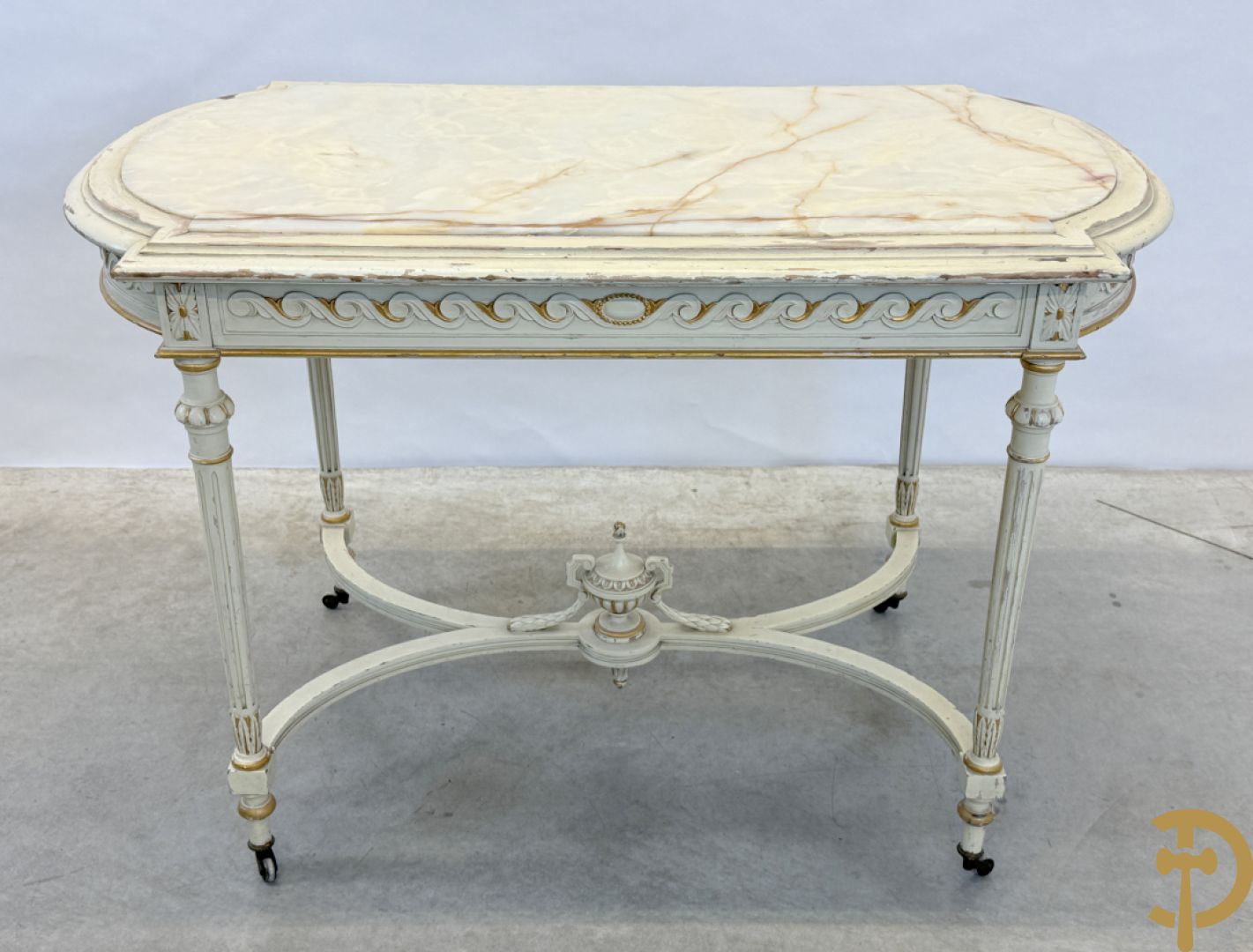 Salonensemble Louis XVI stijl bestaande uit 2 armzetels, 2 stoelen en salontafel