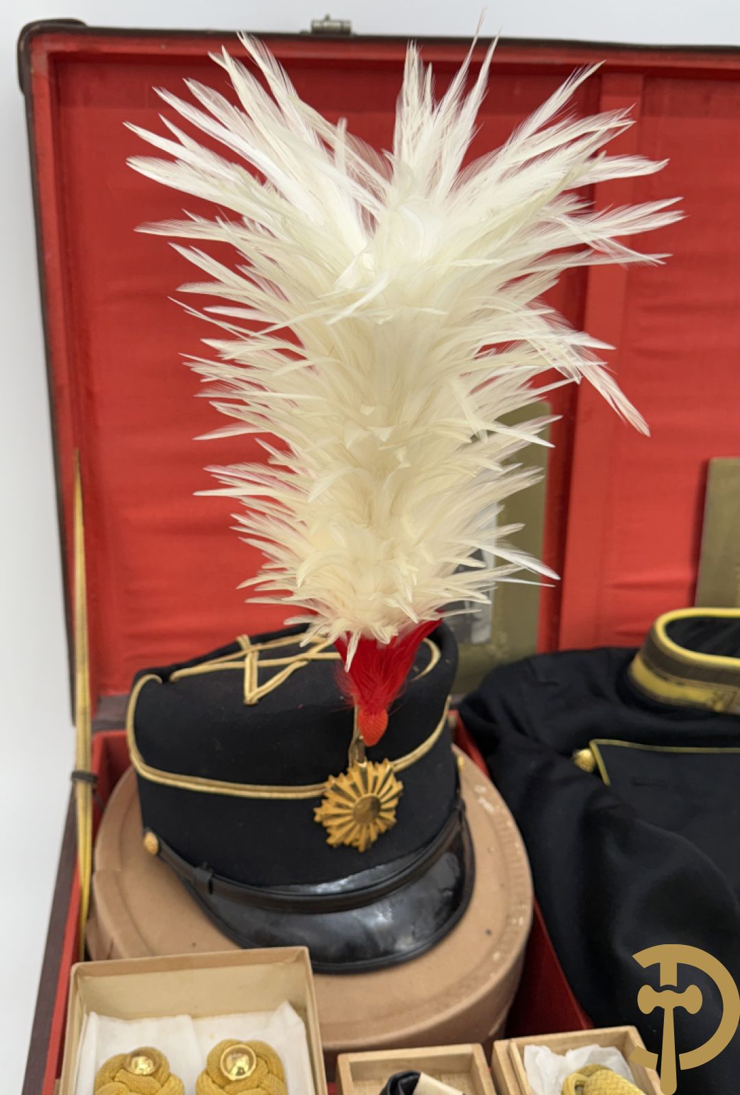 Japans uniform Dareifuku met kepie, epauletten, pluim en bijhorende foto