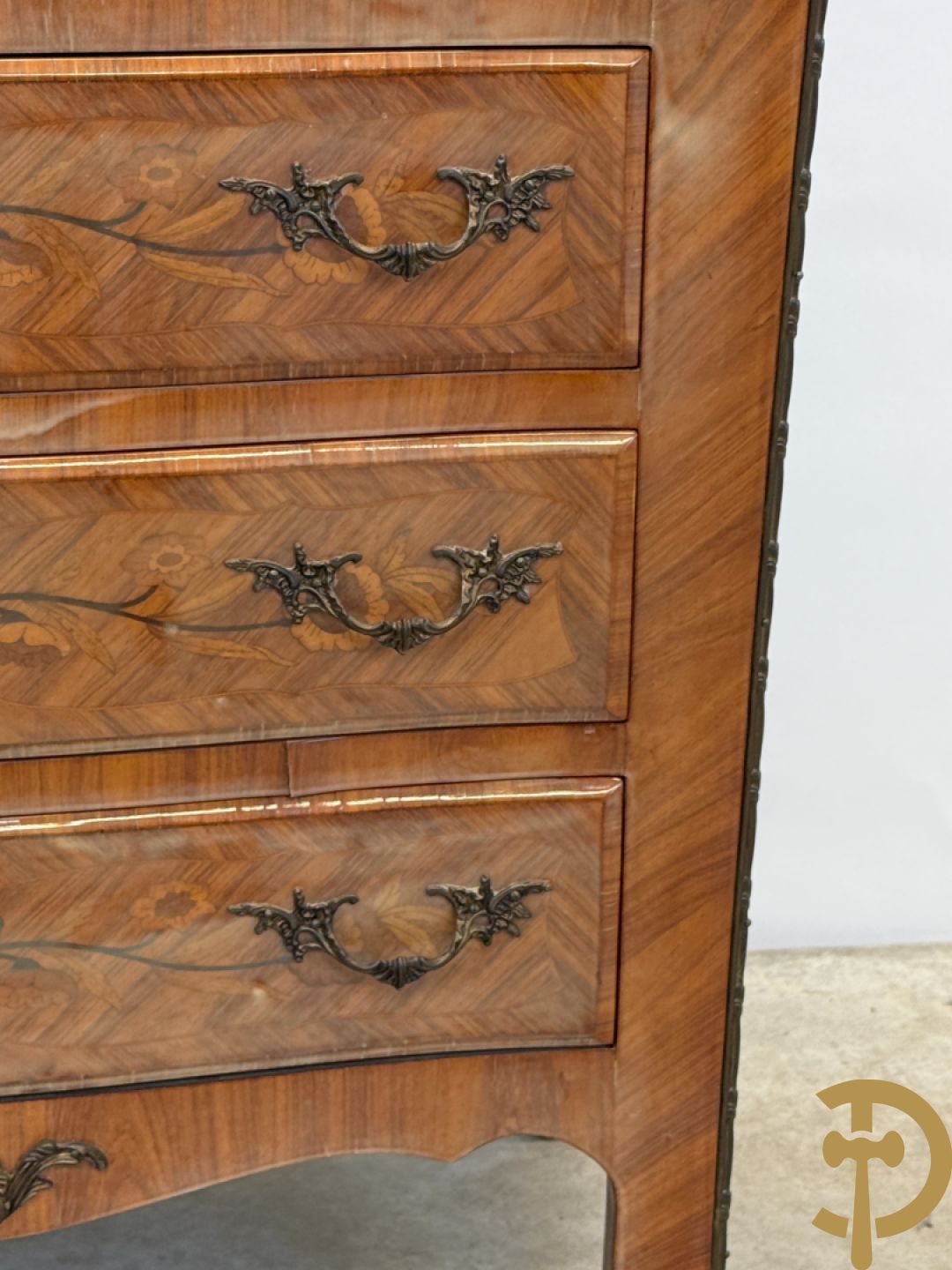Notelaren klapsecretaire met 4 lades en bloemenmarquetterie, bezet met bronzen ornamenten - bovenaan met marmeren blad