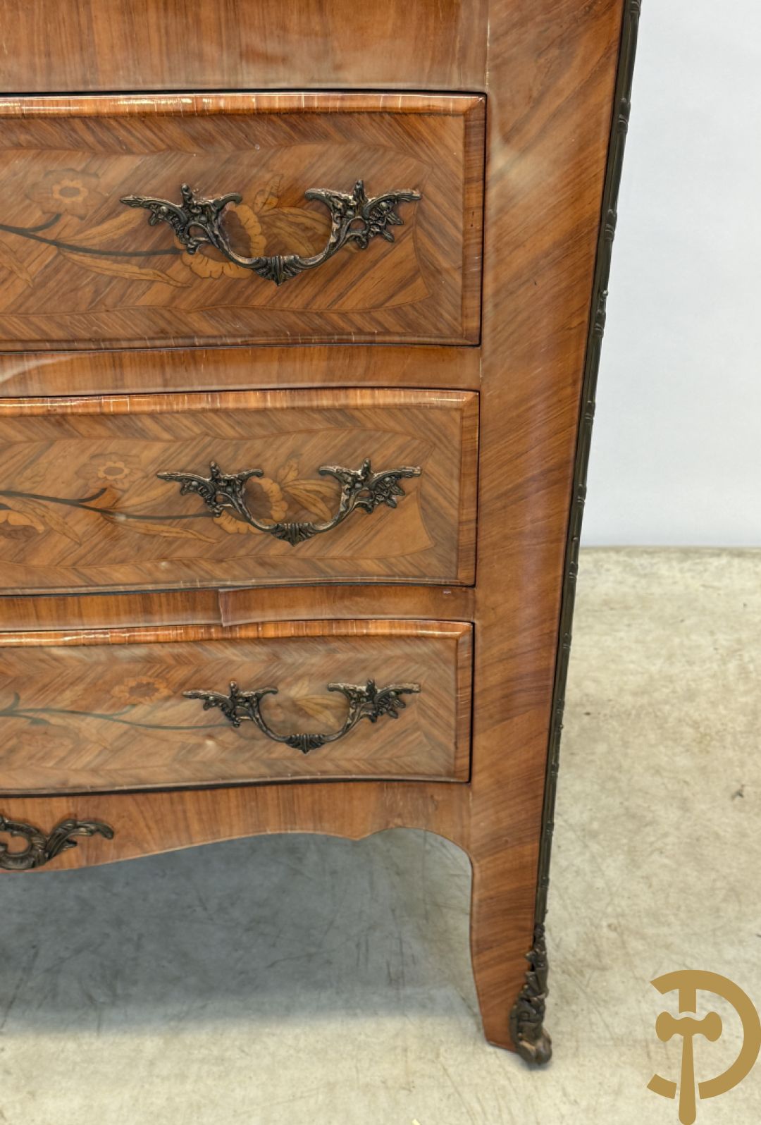 Notelaren klapsecretaire met 4 lades en bloemenmarquetterie, bezet met bronzen ornamenten - bovenaan met marmeren blad