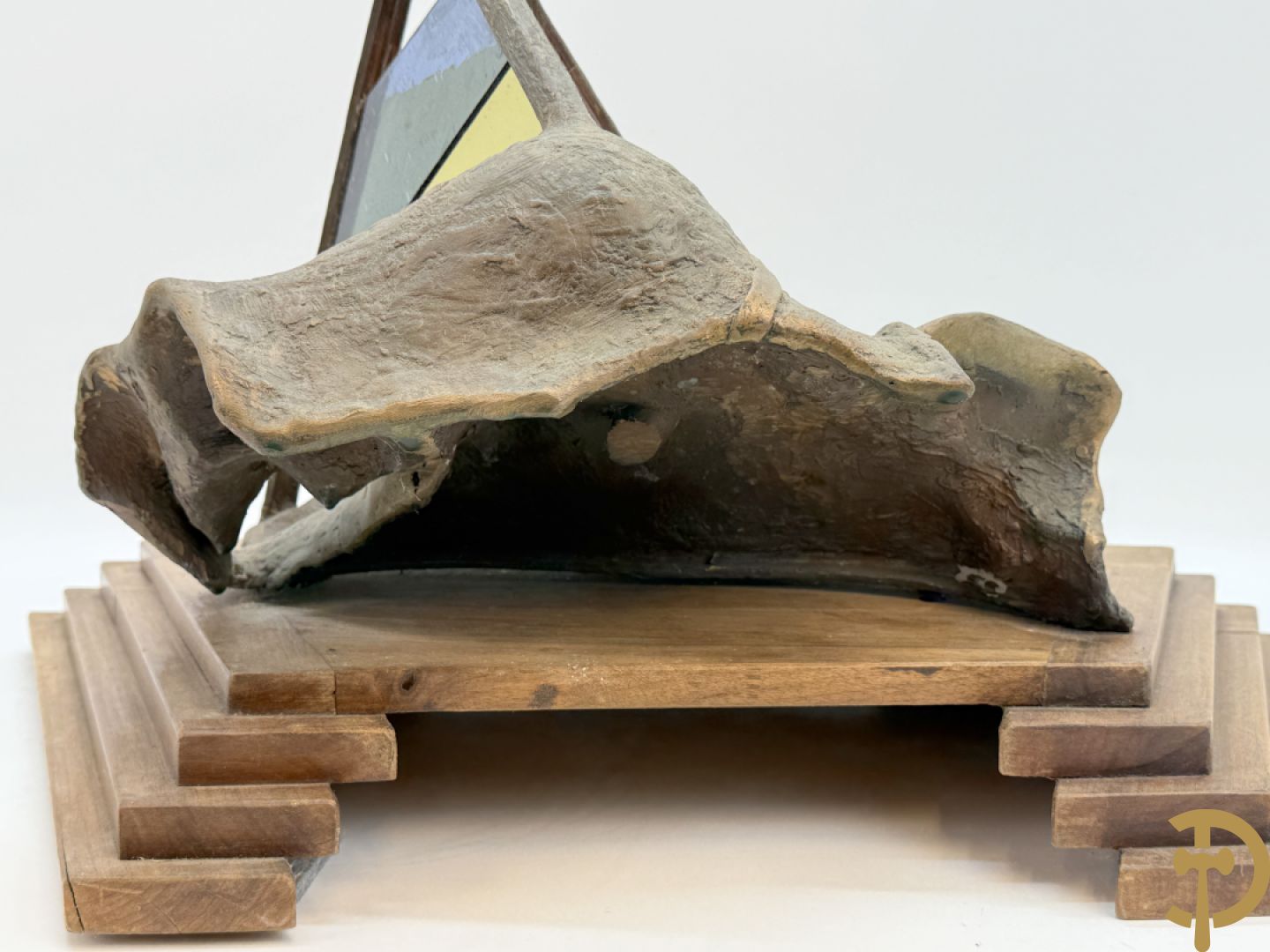 LAMPENS Mark - L.M. gemonogrammeerd Surrealistisch beeld van een damesbuste onder piramide