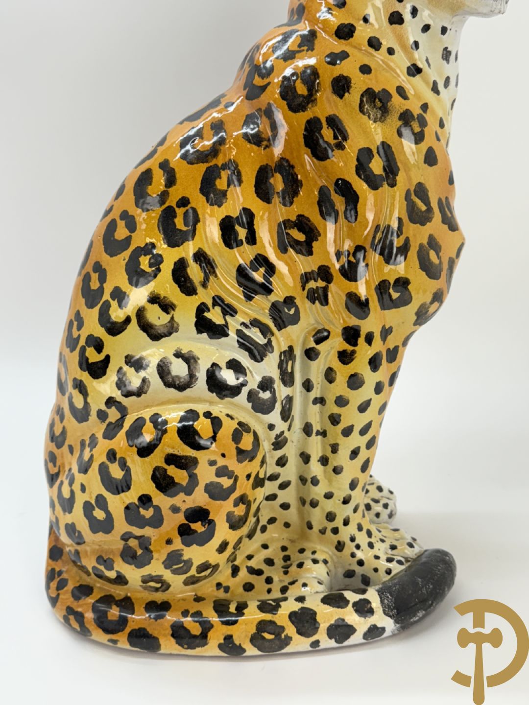 Vintage luipaard in meerkleurig geglazuurde faience met opengesperde bek