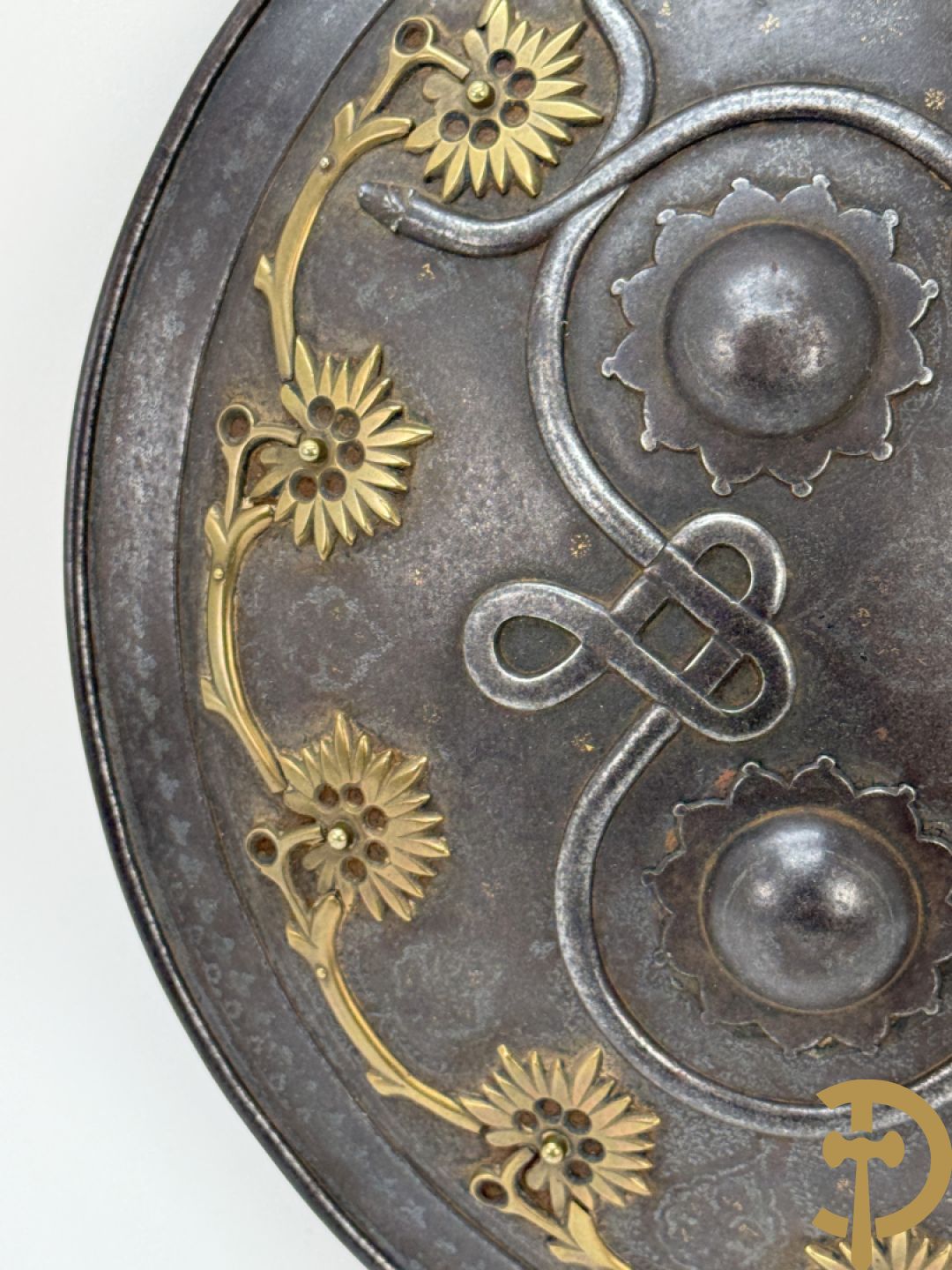 Bewerkt ijzeren Indo-Perzisch Dhal-Separ schild, 19e