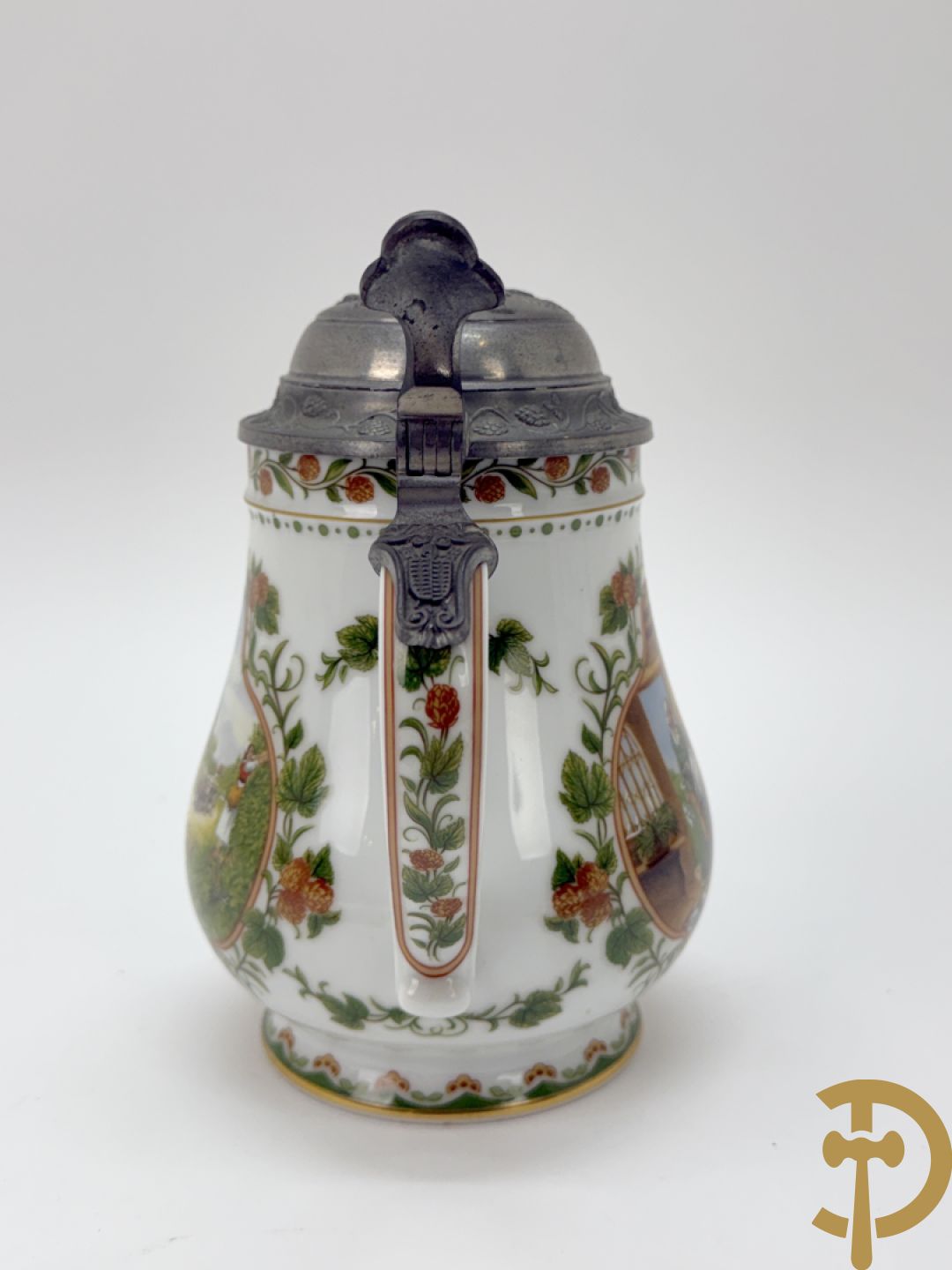 Varia porselein en keramiek : paar jardinières met zwanen, apothekerspot, 2 schenkkannen Franklin Mint en vaas Hutschenreuter