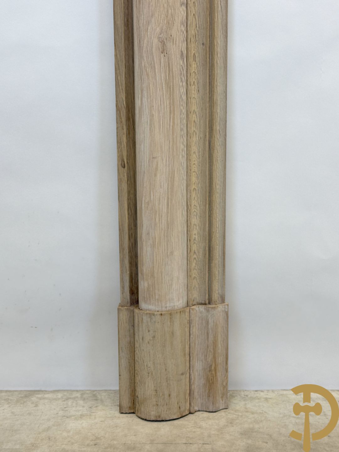 Eiken schouwmantel met gestoken molures