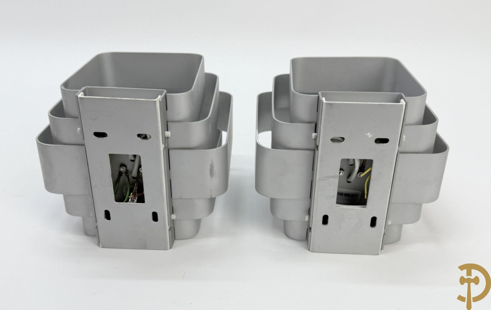 Paar wandlampen in zilverkleur naar Jules Wabbes, uitgegeven door Wever & Ducré