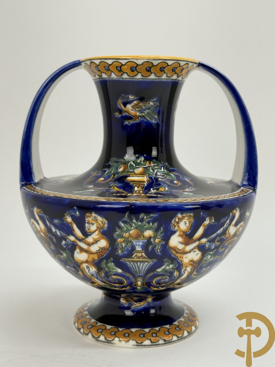 Gien schaal, 2 borden, coupe en 2 vazen met cupidodecor, decor 54