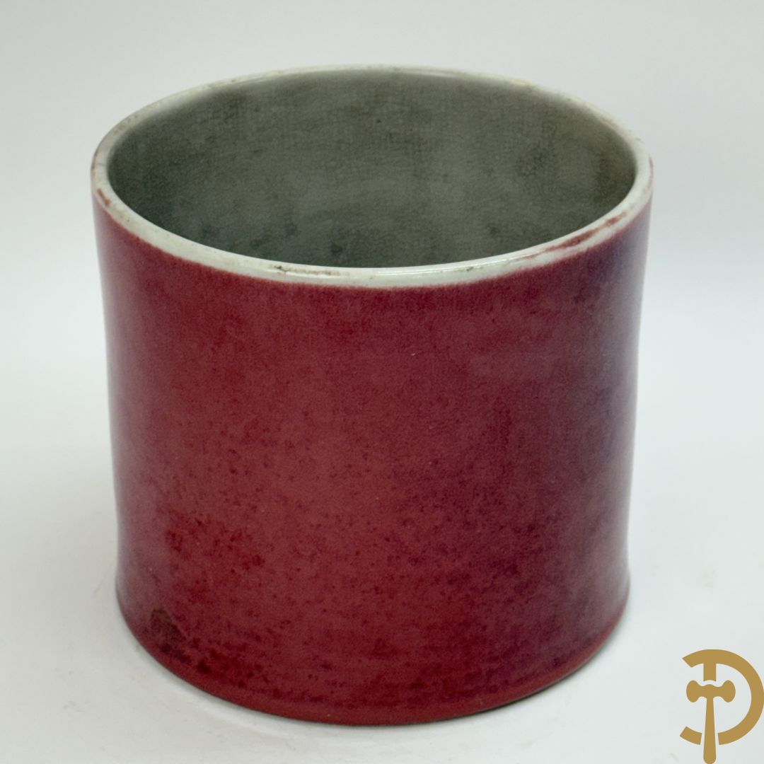 Chinese porseleinen cachepot, Sang de Boeuf, onderaan gemerkt