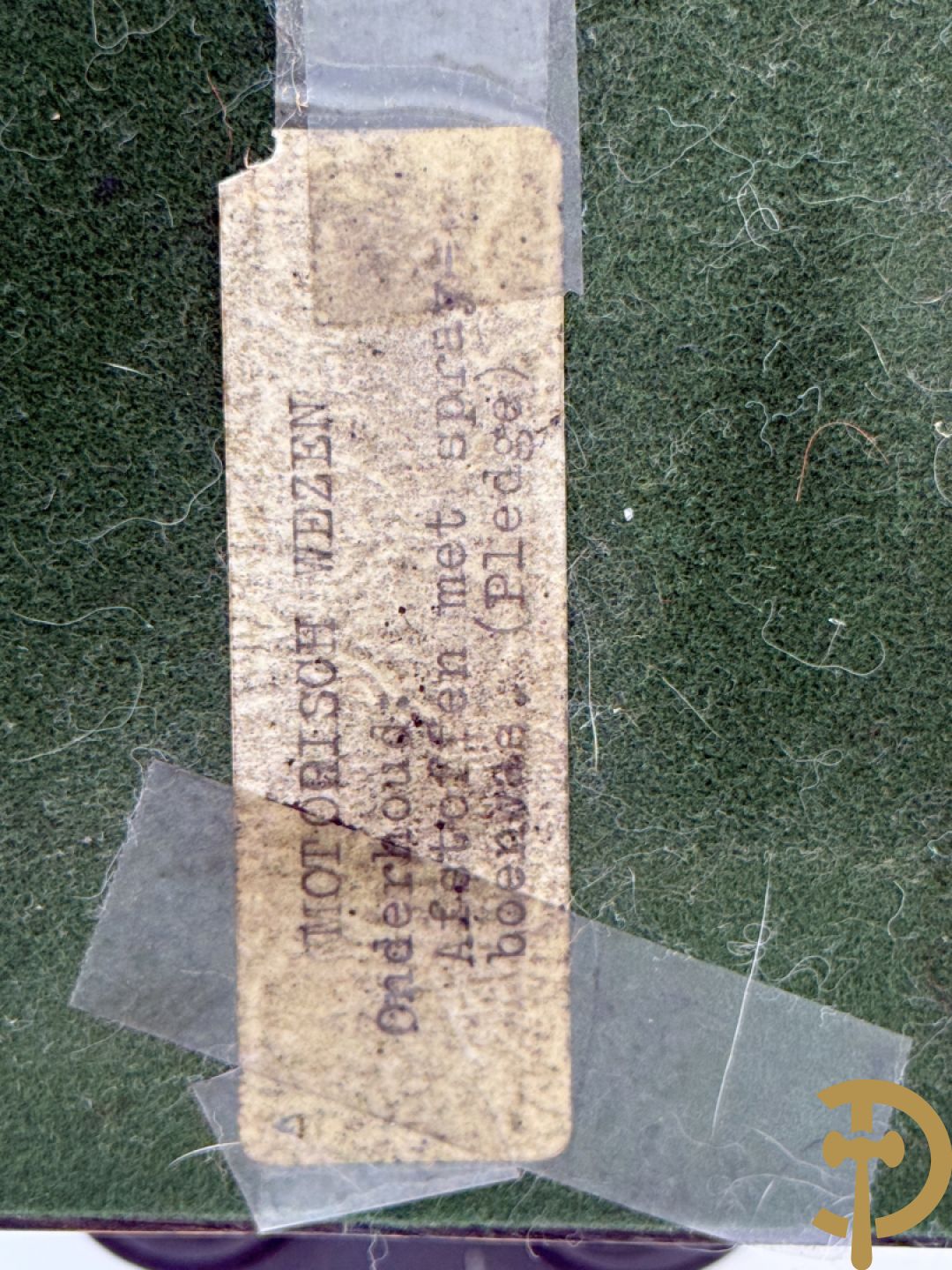 GIELS getekend - Kunstzinnige figuur in ijzerassemblage van motoronderdelen