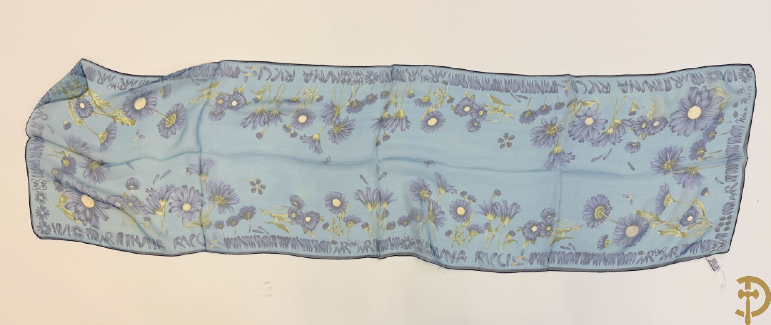 Vier foulards Nina Ricci (nooit gedragen komt uit winkel restant)