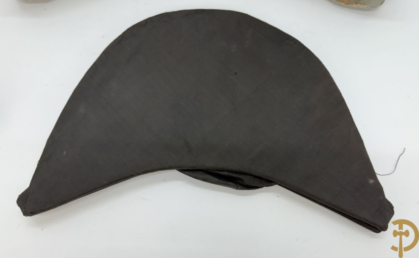 Oude Engelse plooibare steek voor hoed in doos