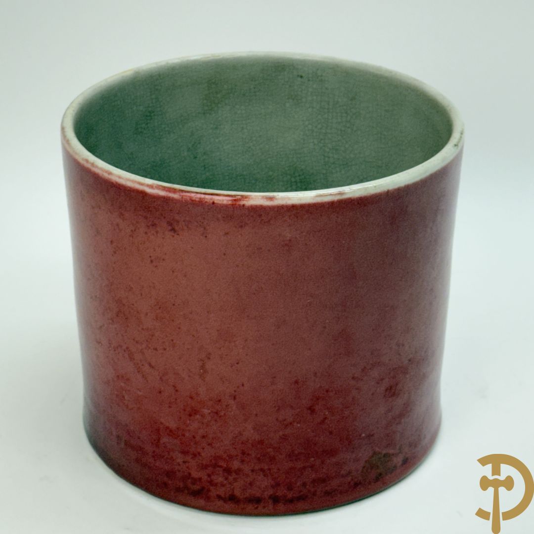 Chinese porseleinen cachepot, Sang de Boeuf, onderaan gemerkt