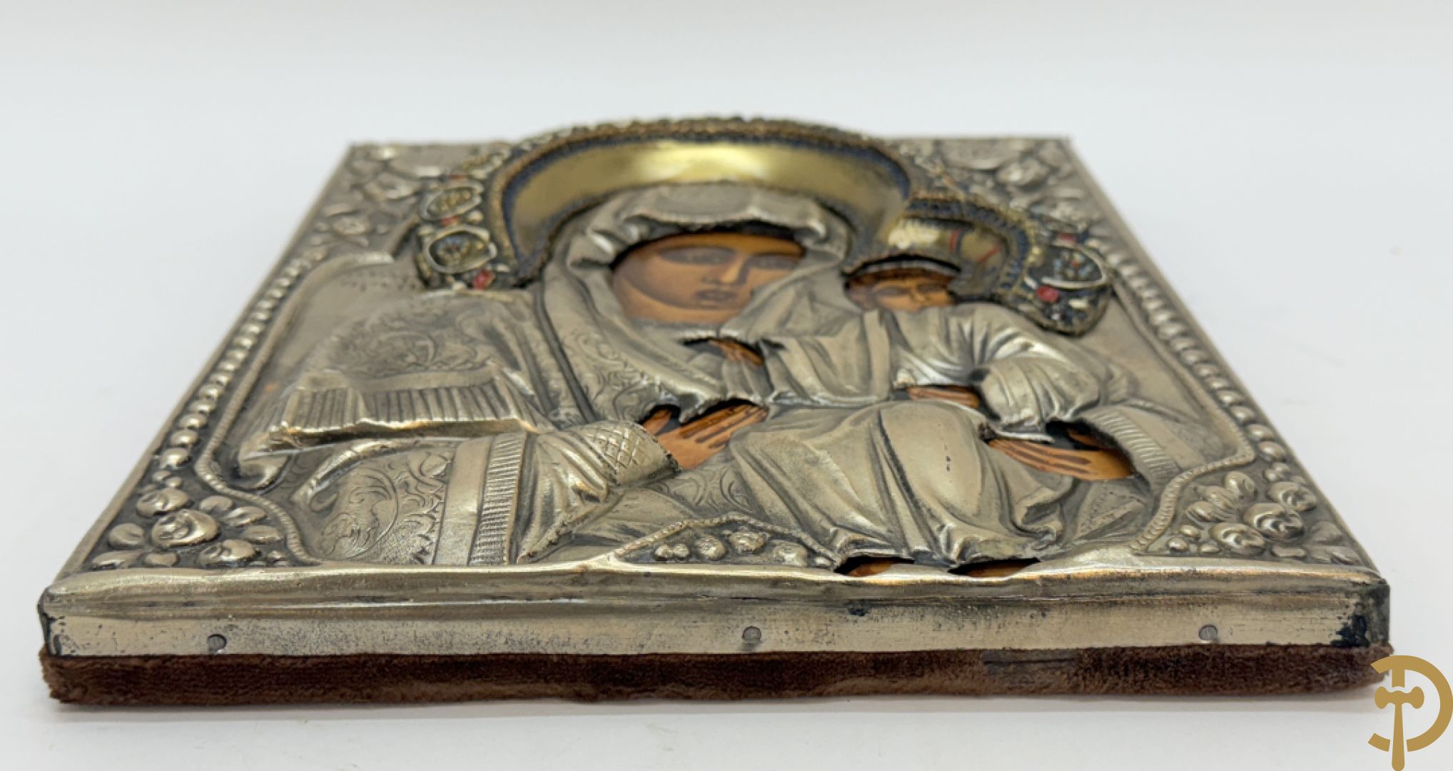 Ikoon met voorstelling van Madonna met kind met verzilverde rizza