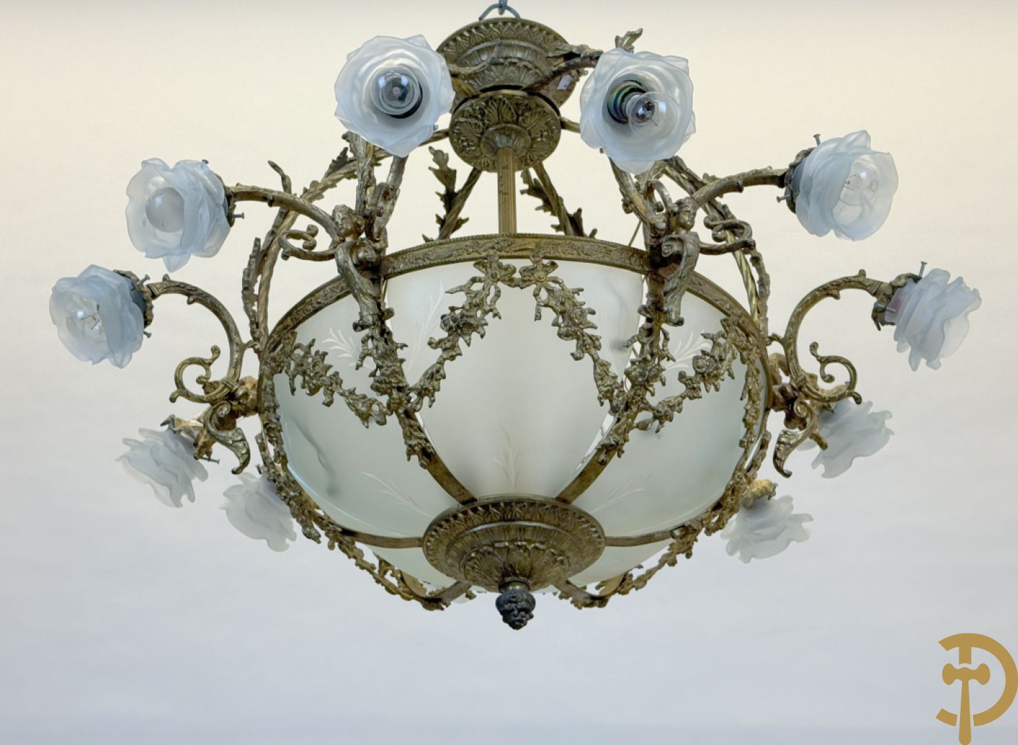 Bronzen ronde luchter met 12 lichtpunten en roosjes