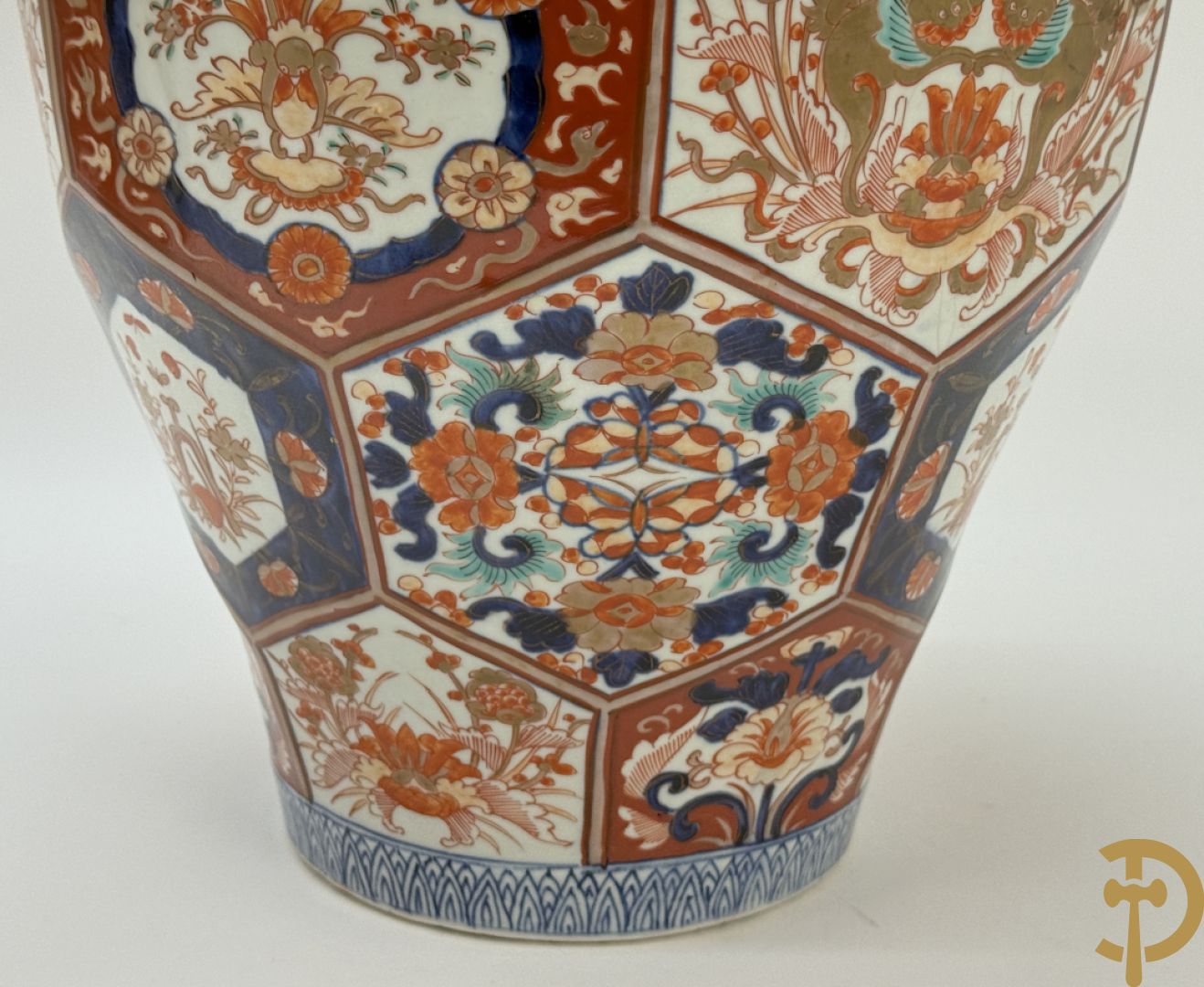 Japanse Imari vaas met fo-hond bezet, 19e