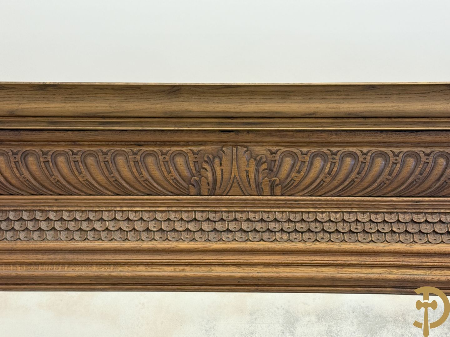 Massief eiken spiegel met knorrenlijst, hermen en Neo Renaissance sculptuur