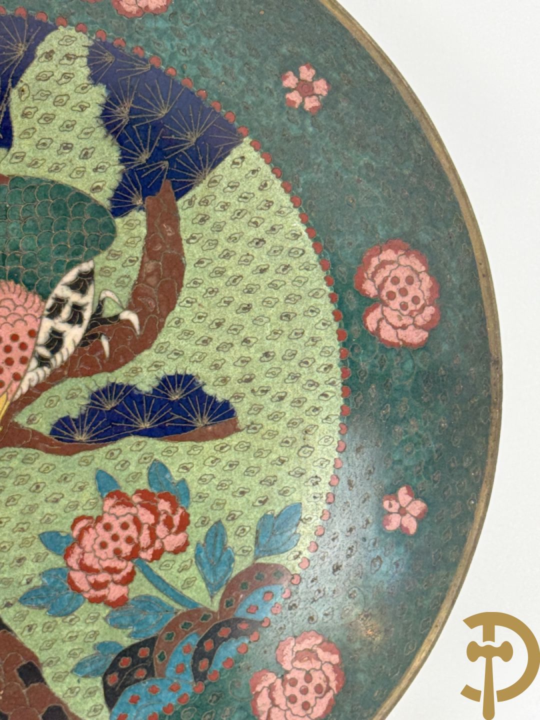 Twee cloisoné borden met vogel- en bloemendercor