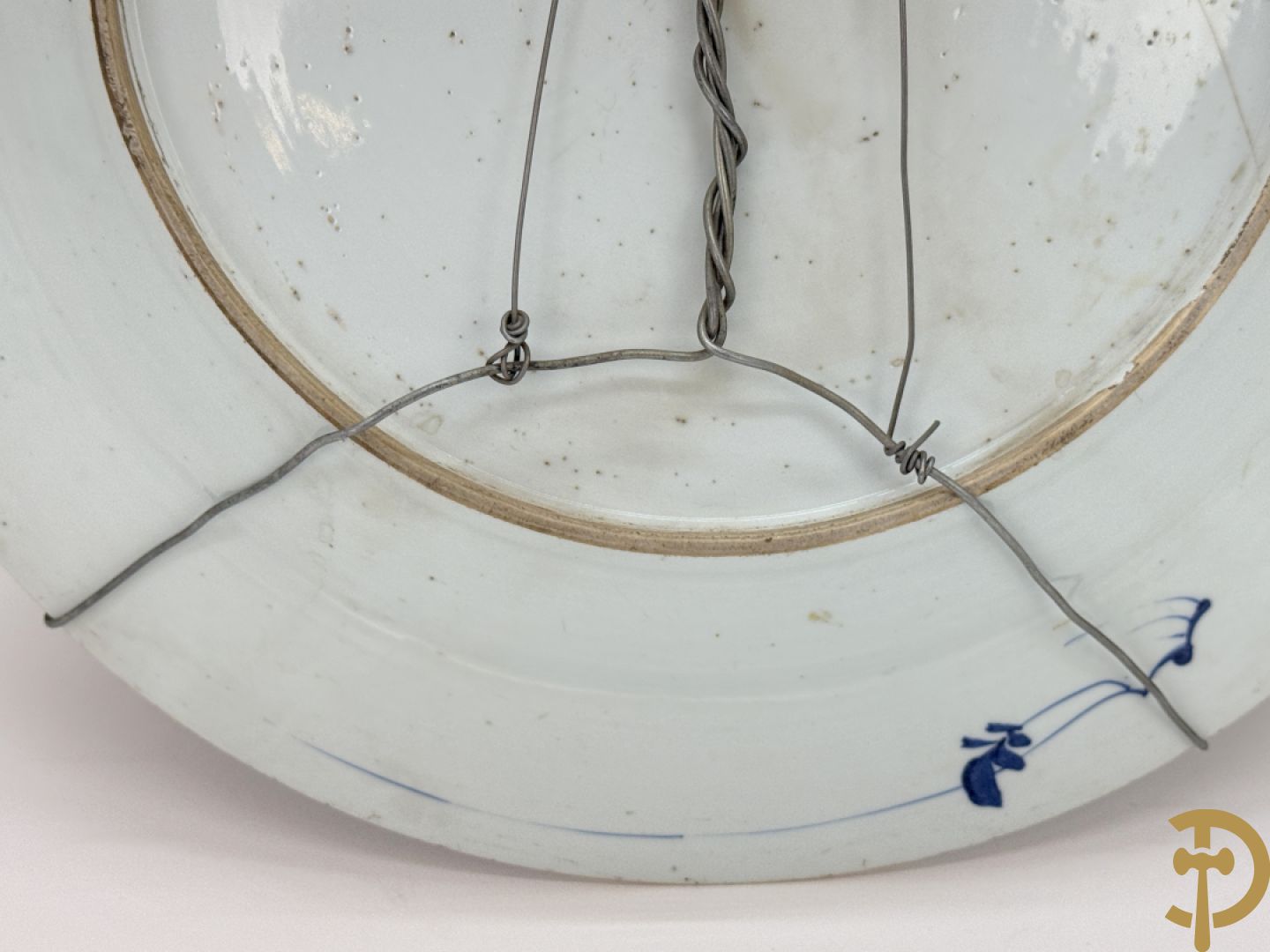 Chinese porseleinen schotel met planten- en vazenmotieven, 19e