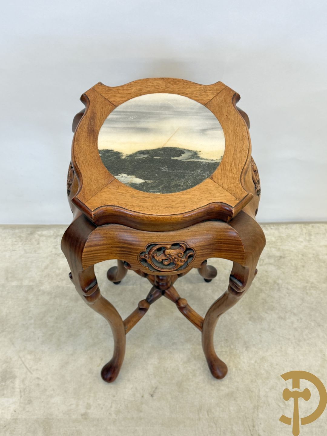 Chinese hardhouten sokkel