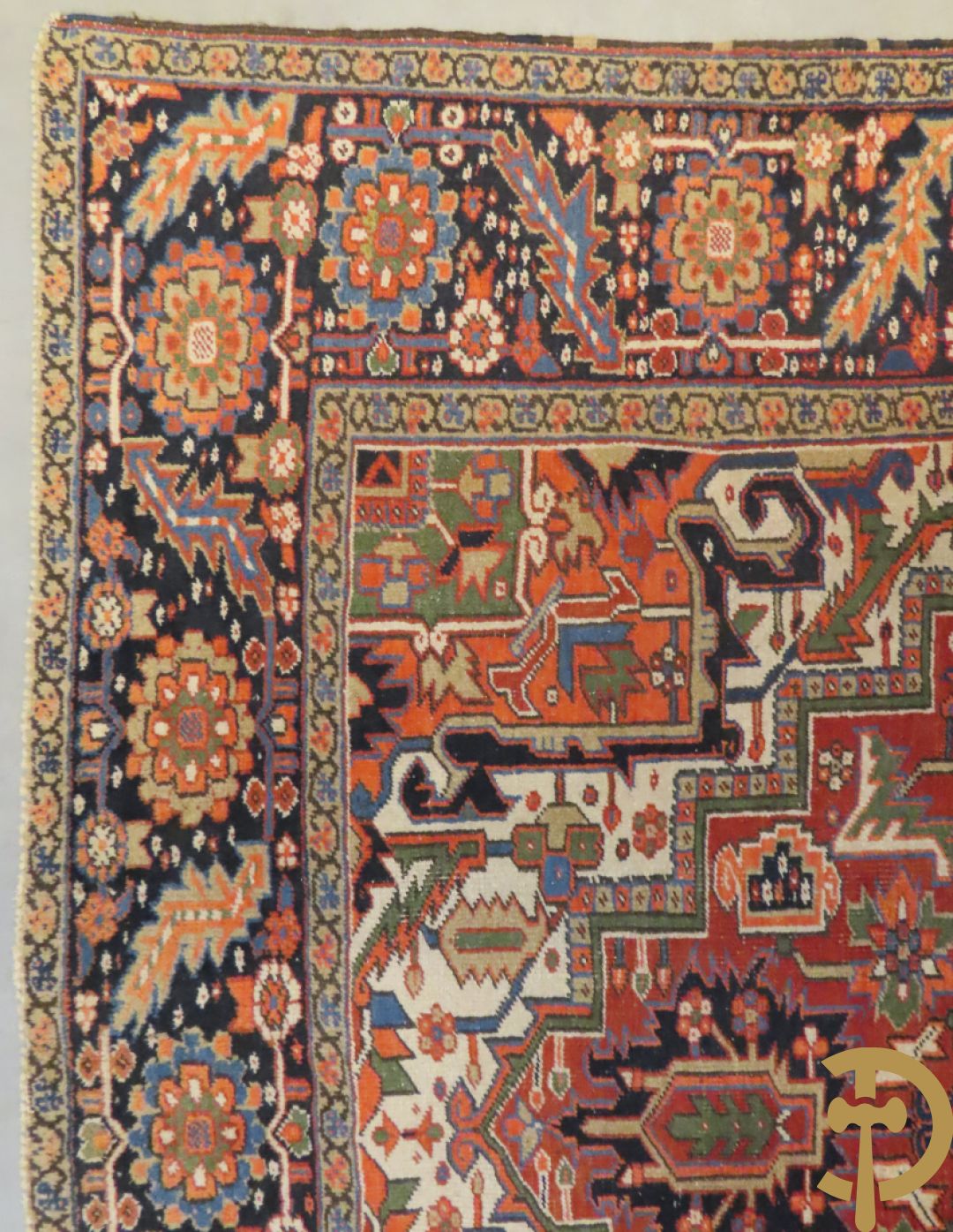 Antiek oosters handgeknoopt tapijt heriz