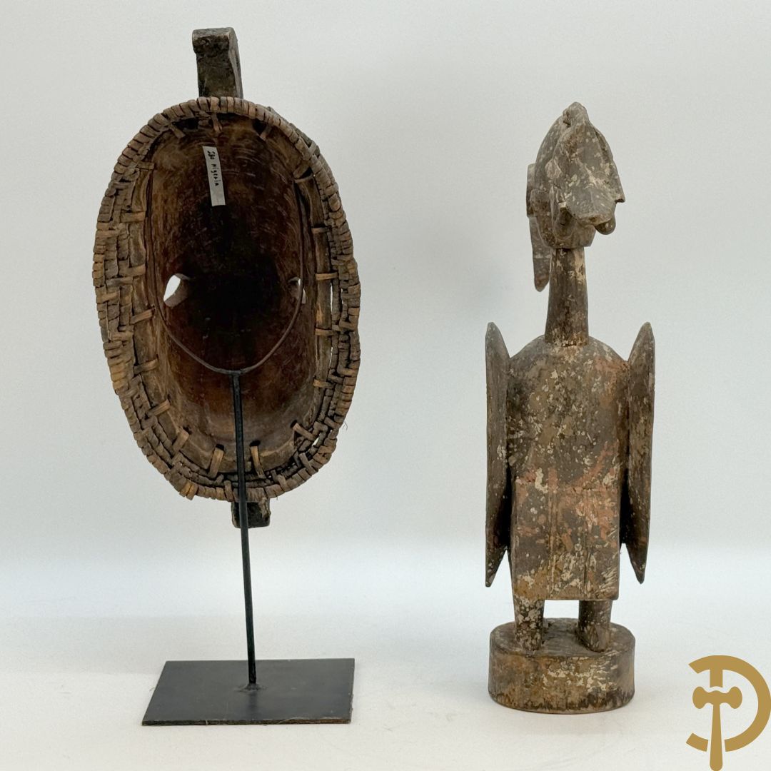 Twee Afrikaanse hout sculpturen : Ibo Nigeria masker + Malinees vogelbeeld Chiwara