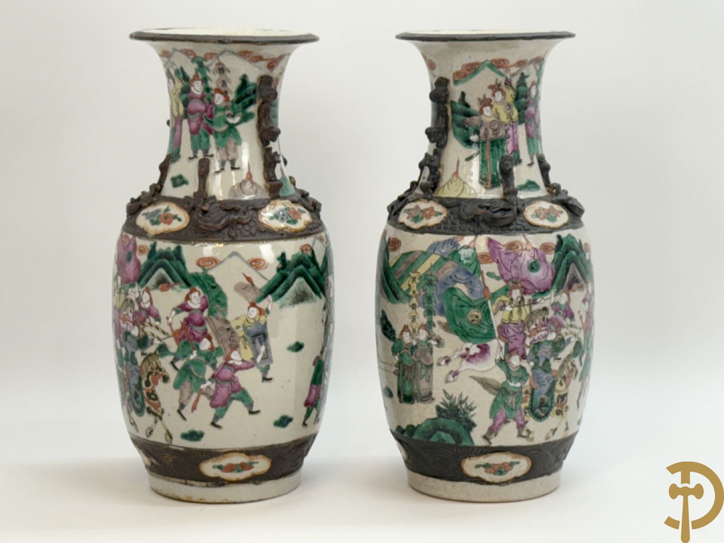 Twee Nankinvazen met geanimeerd krijgerdecor