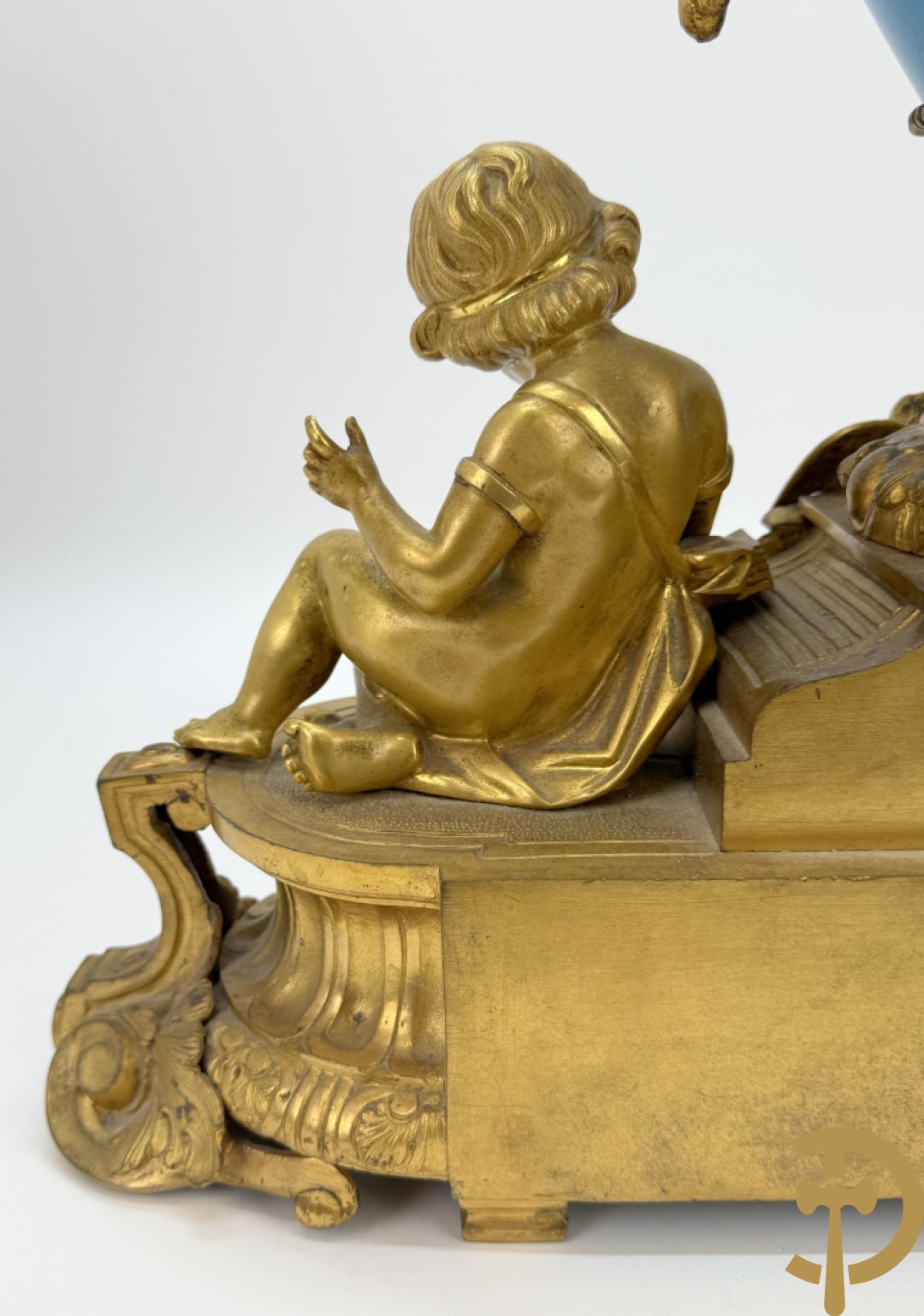 Driedelige bronzen Franse garnituur bezet met cupido