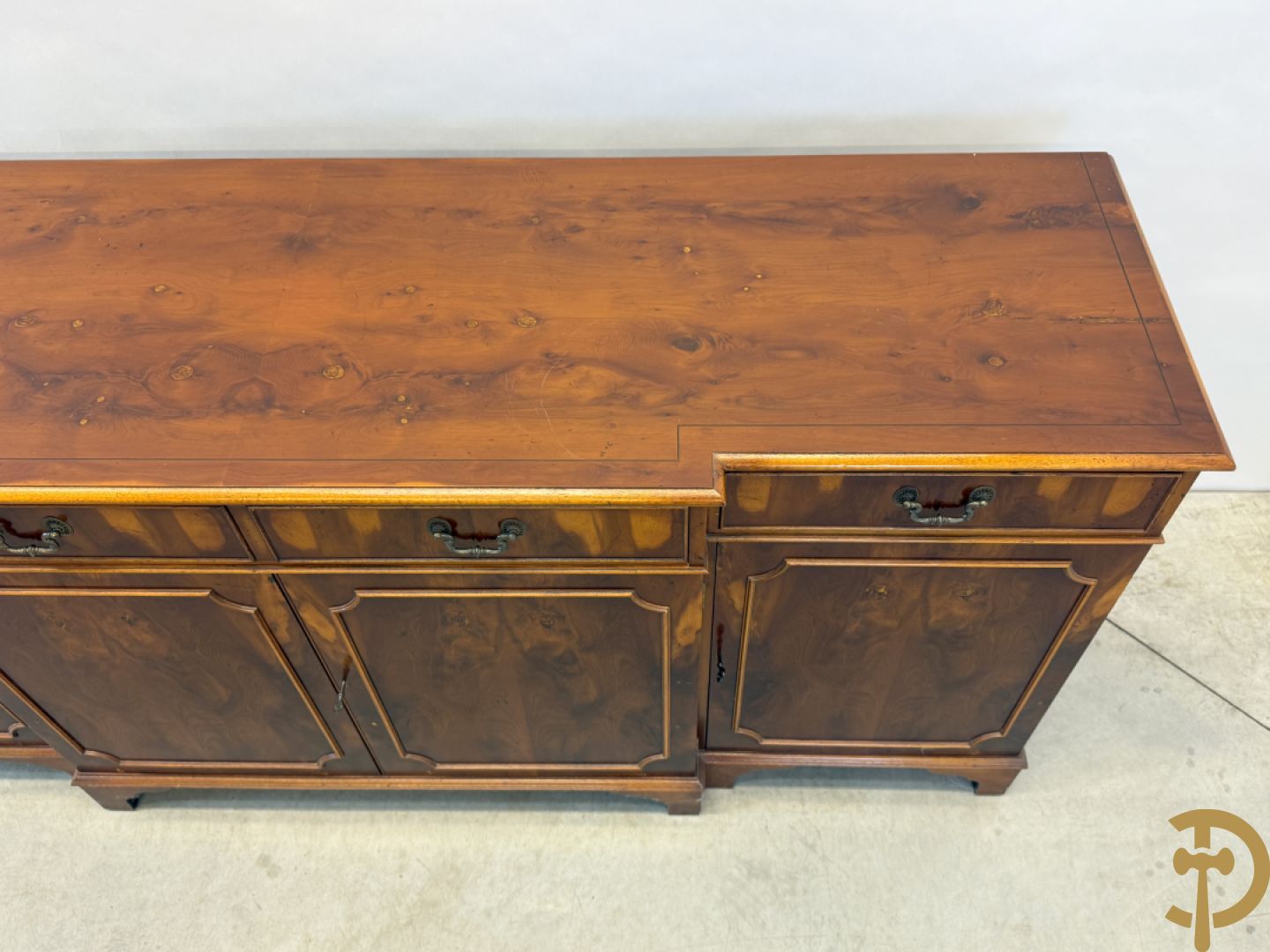 Notelaren vierdeursdressoir met 4 lades, Engelse stijl replica