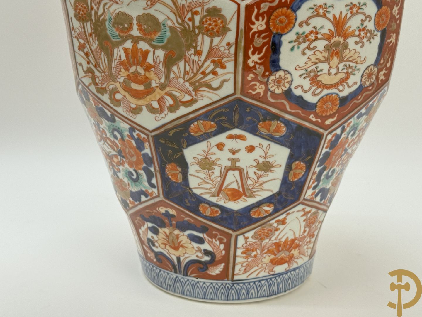 Japanse Imari vaas met fo-hond bezet, 19e