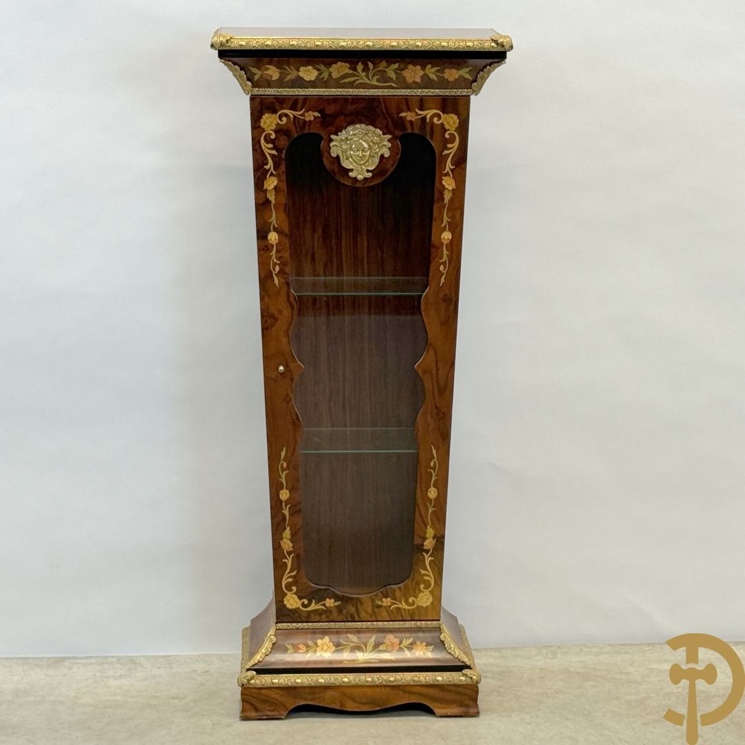 Notelaren sokkel met ingebouwde vitrine, marquetterie en bronsbelag