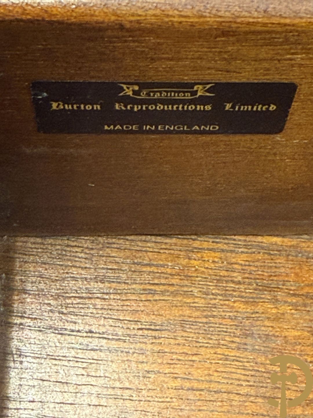 Notelaren vierdeursdressoir met 4 lades, Engelse stijl replica