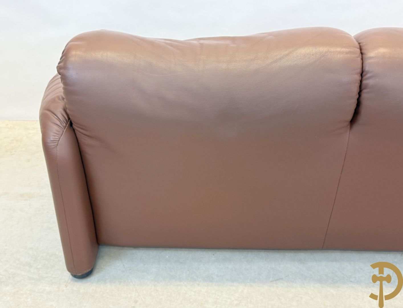 Paar bruin lederen canapé