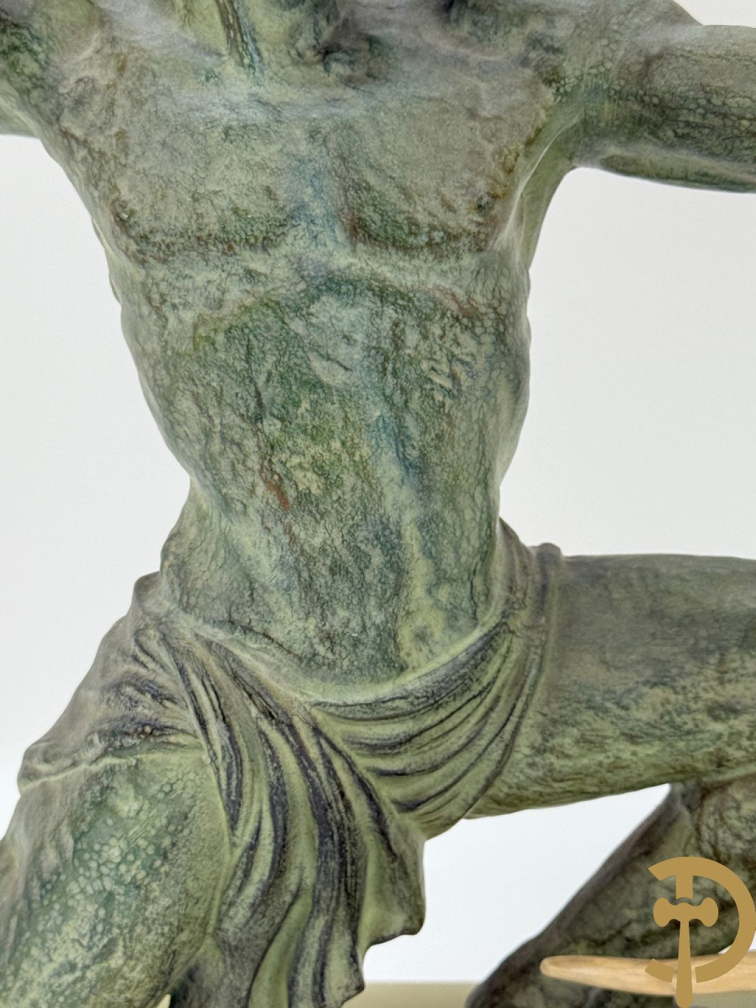 Kunstbronzen Art Deco beeld van boogschutter op onix marmeren basis